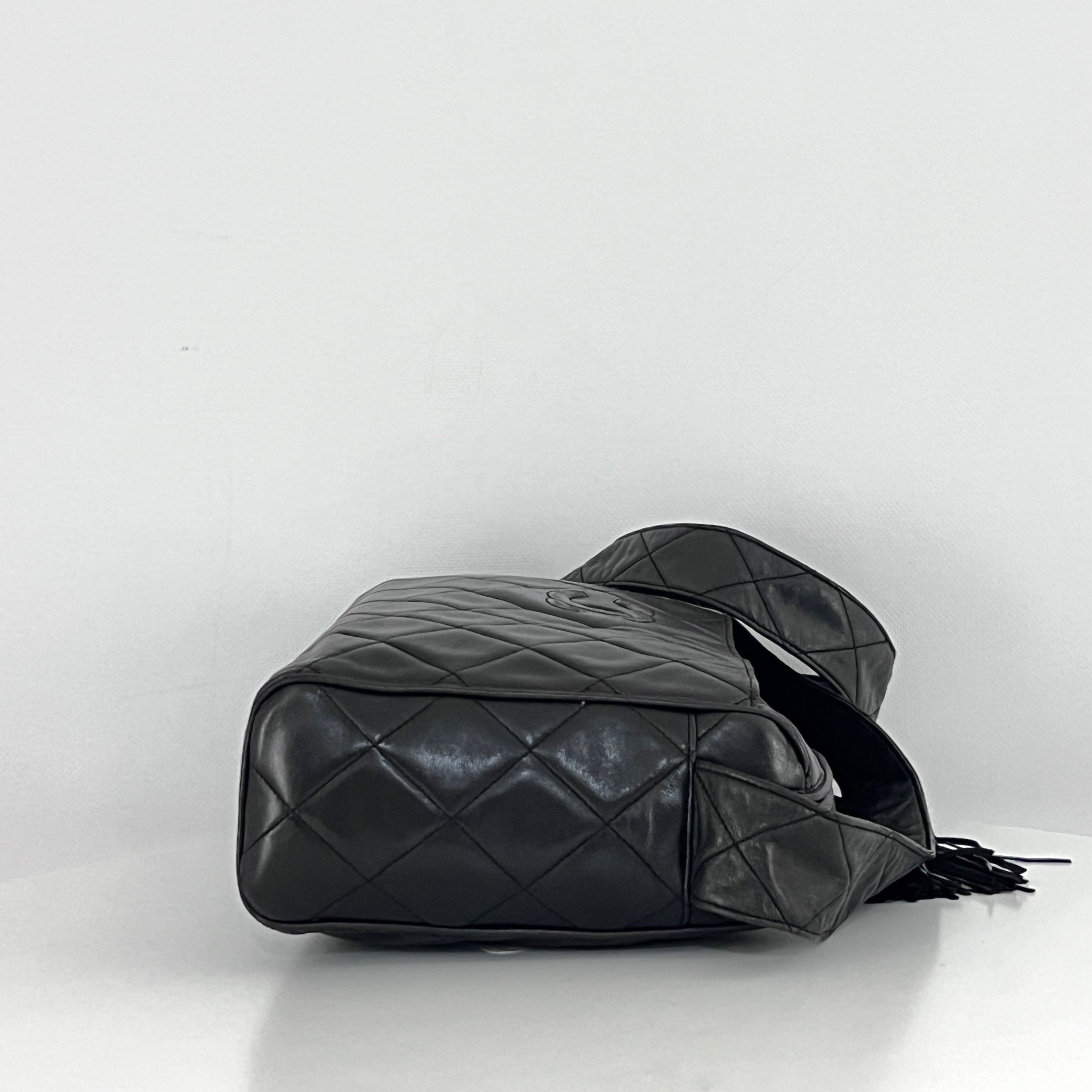 Sac à main CHANEL Camera Bag cuir d'agneau noir