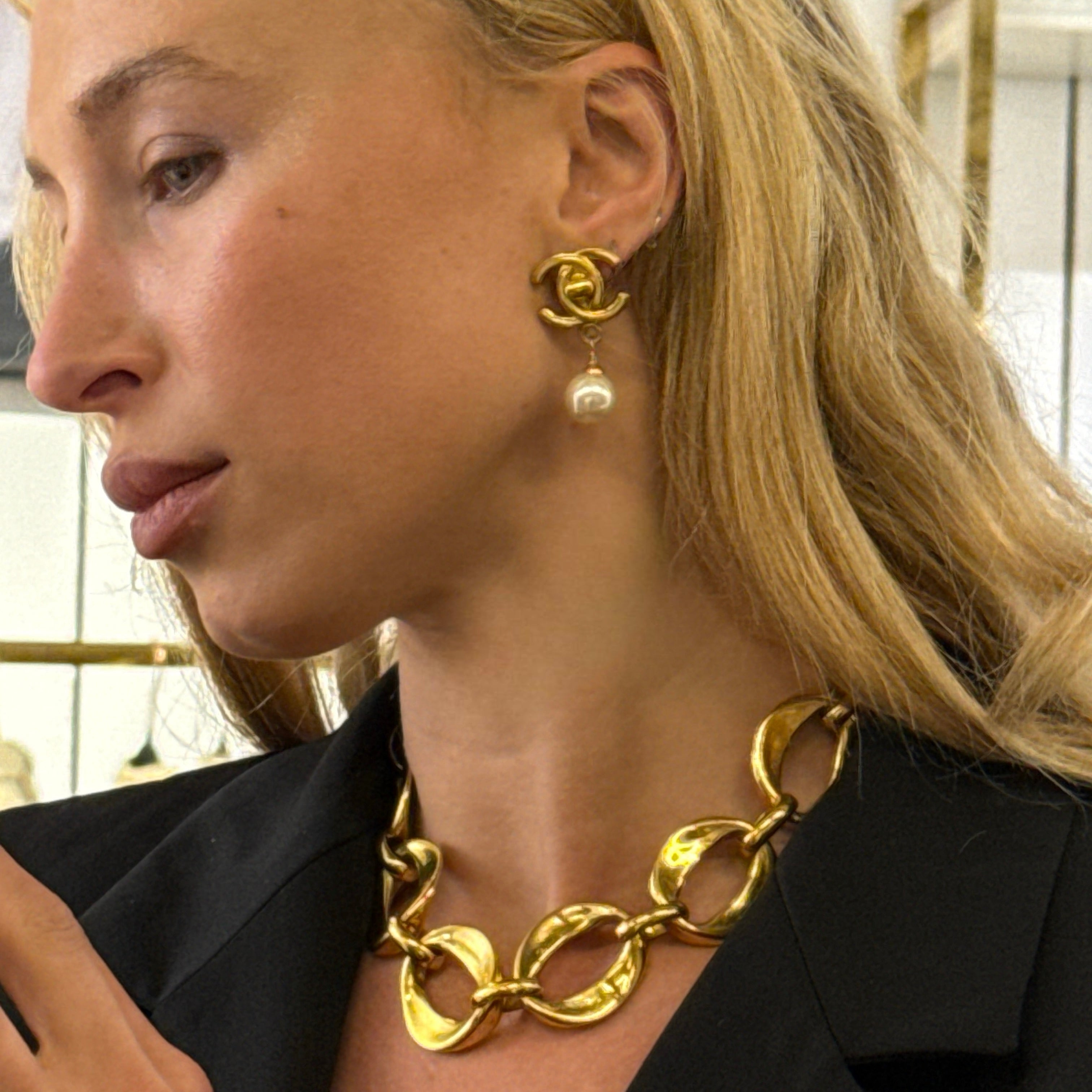 Boucles d'oreilles CHANEL CC Pearl Drop Clip On