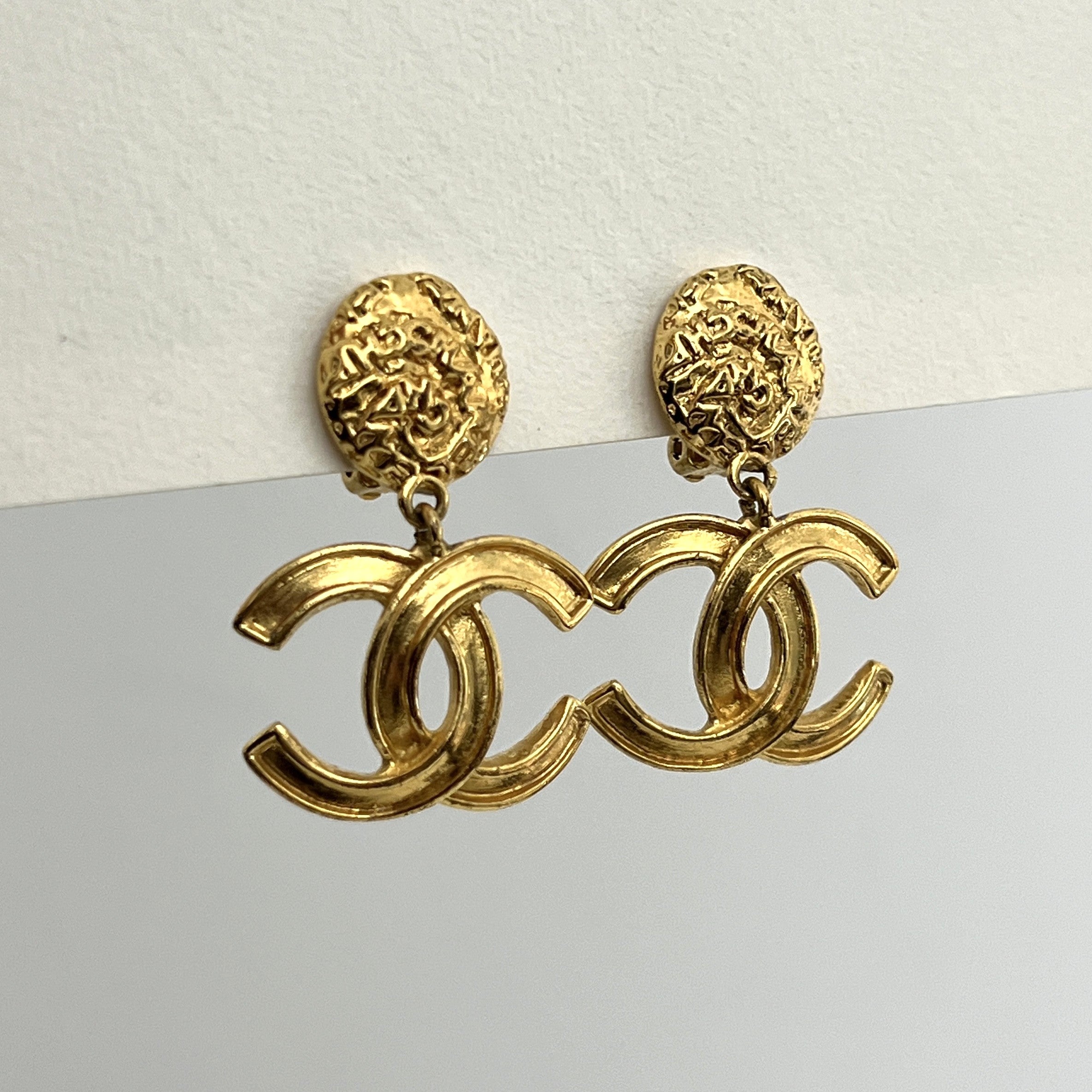Boucles d'oreilles CHANEL CC Clip On