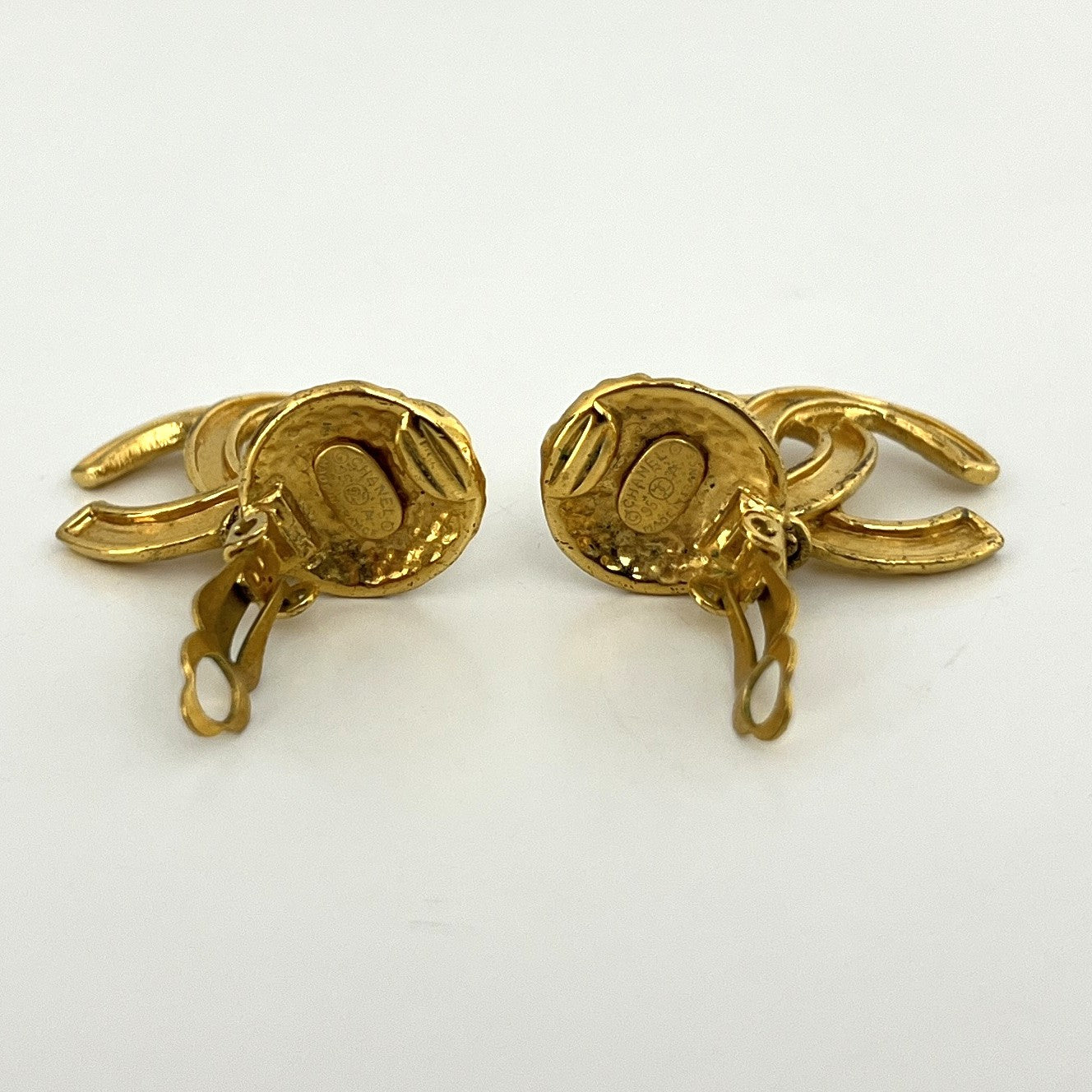 Boucles d'oreilles CHANEL CC Clip On