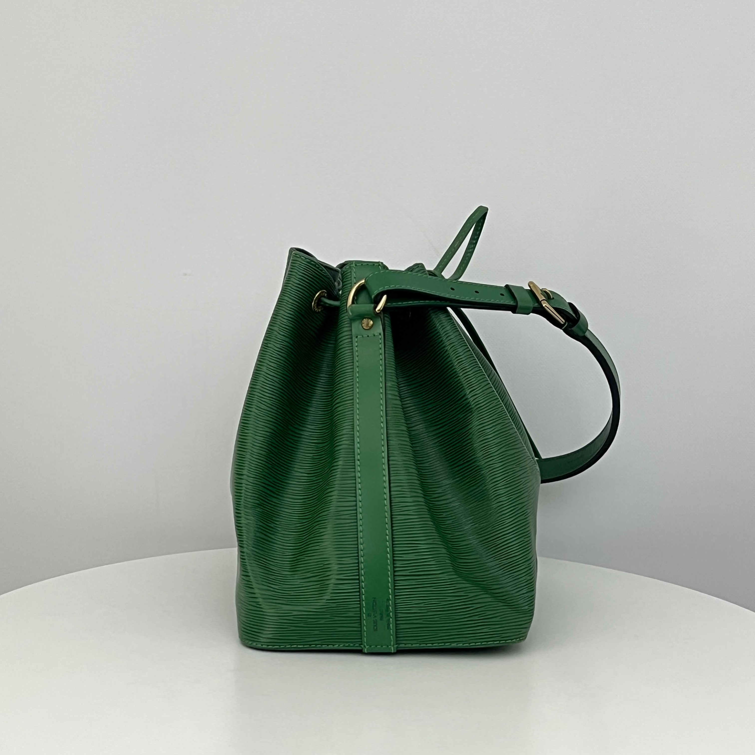 LOUIS VUITTON Noe Petit green epi leather bag
