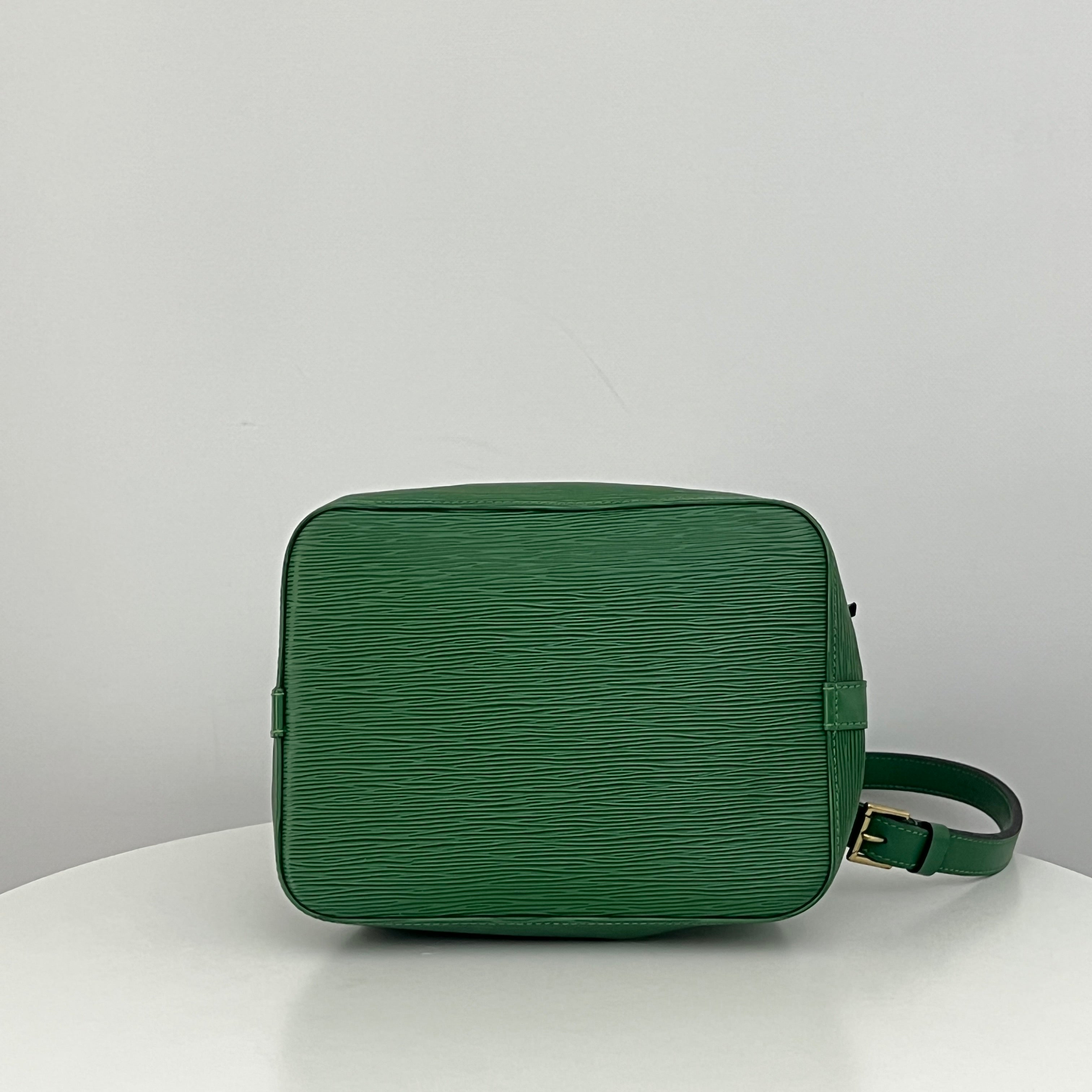 LOUIS VUITTON Noe Petit green epi leather bag