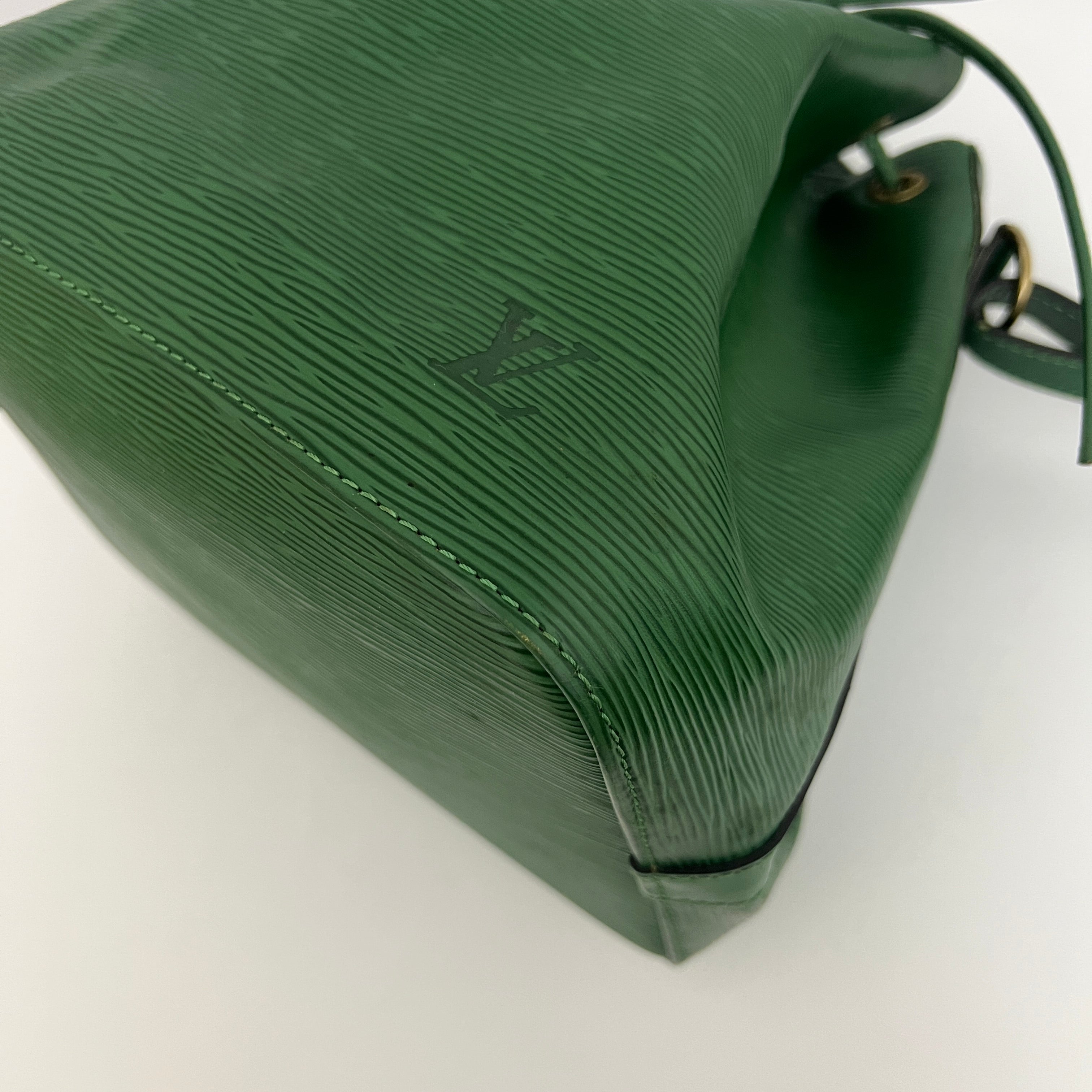 LOUIS VUITTON Noe Petit green epi leather bag