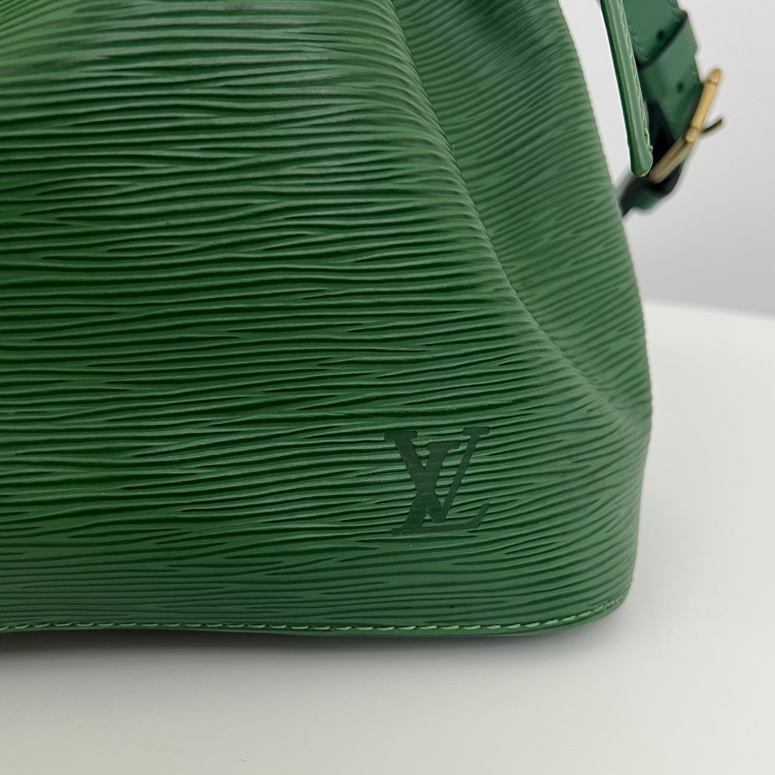 LOUIS VUITTON Noe Petit green epi leather bag