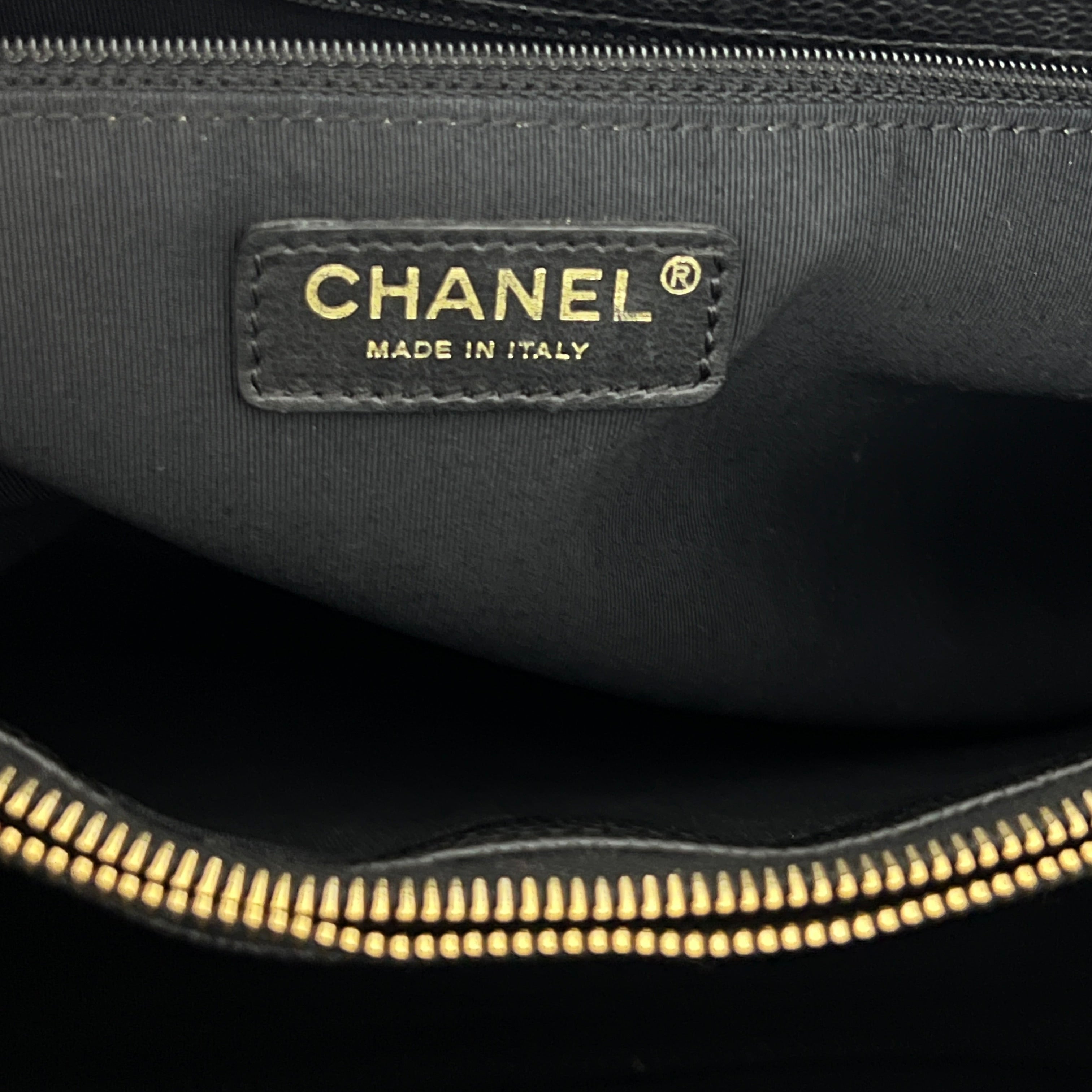 Sac CHANEL Grand Shopping Tote cuir caviar noir