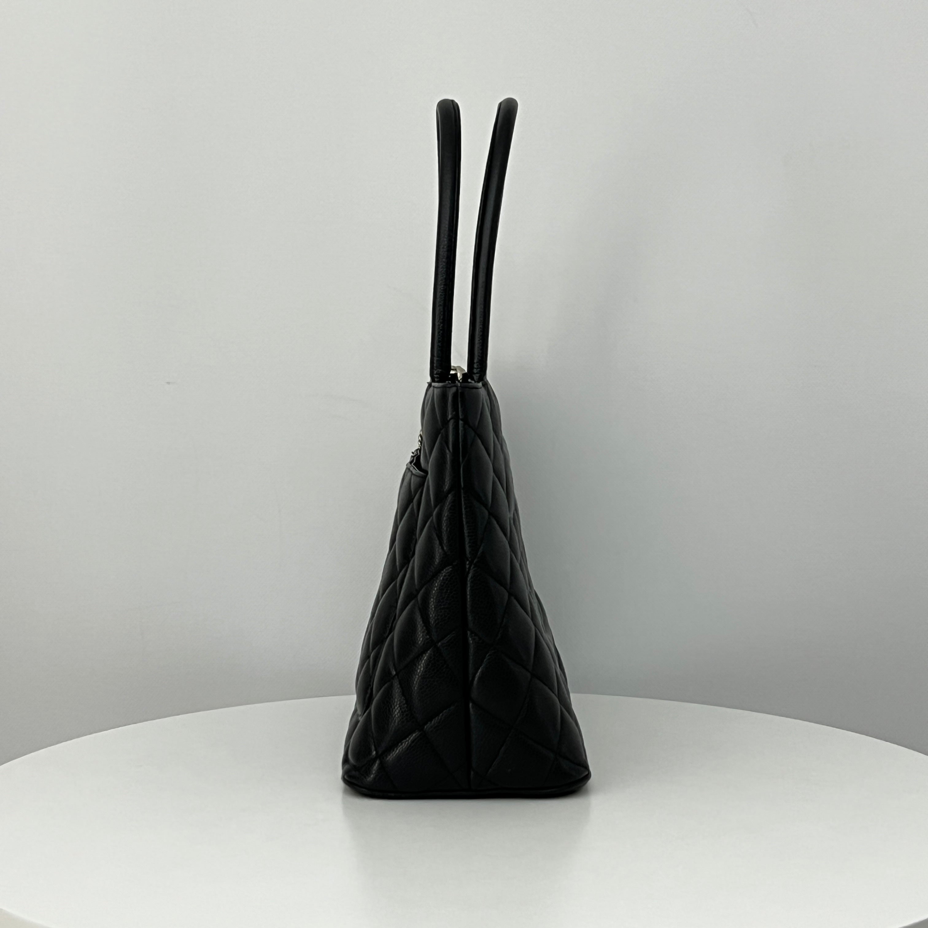 Sac CHANEL Médaillon cuir caviar noir