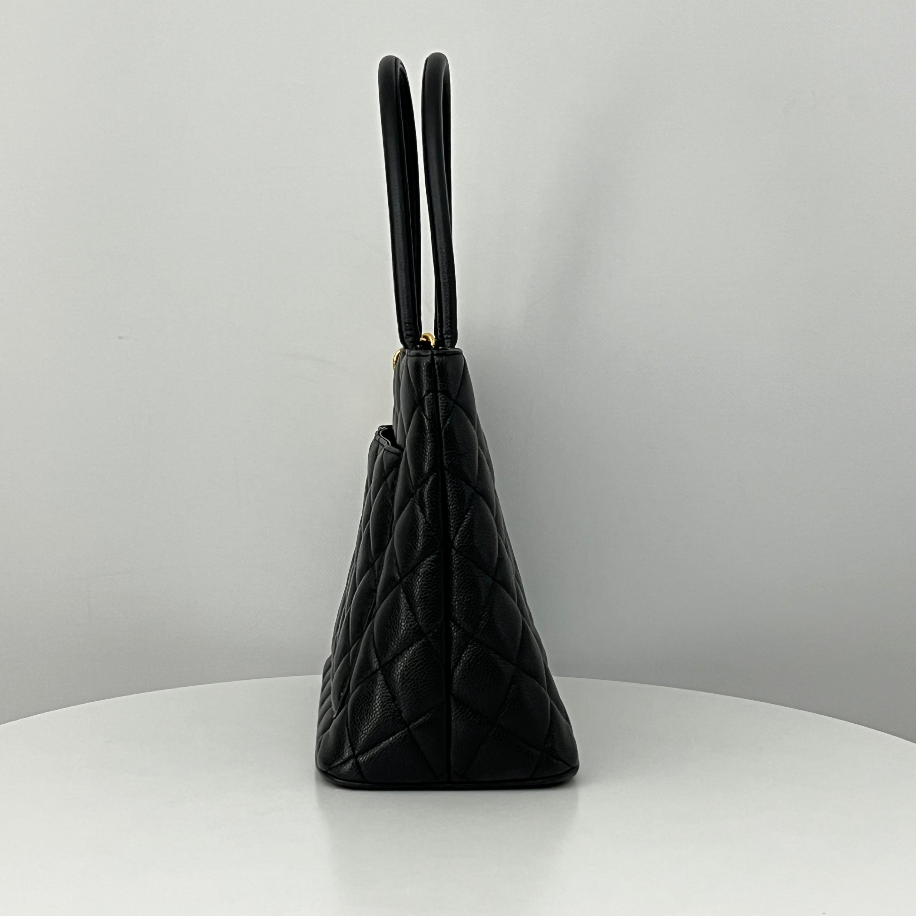 Sac CHANEL Médaillon cuir caviar noir