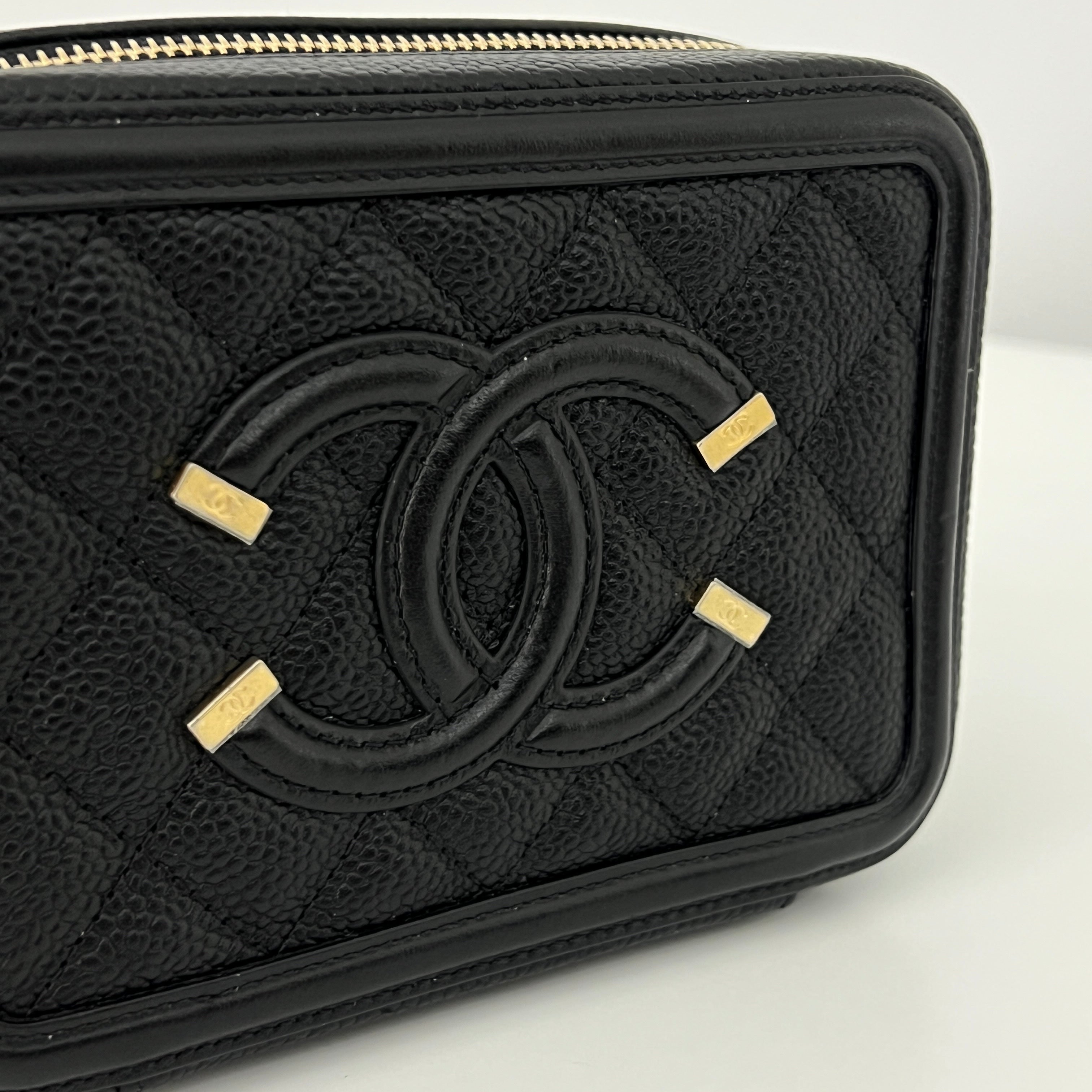 Sac à bandoulière CHANEL Filigree Vanity Case Small cuir caviar noir