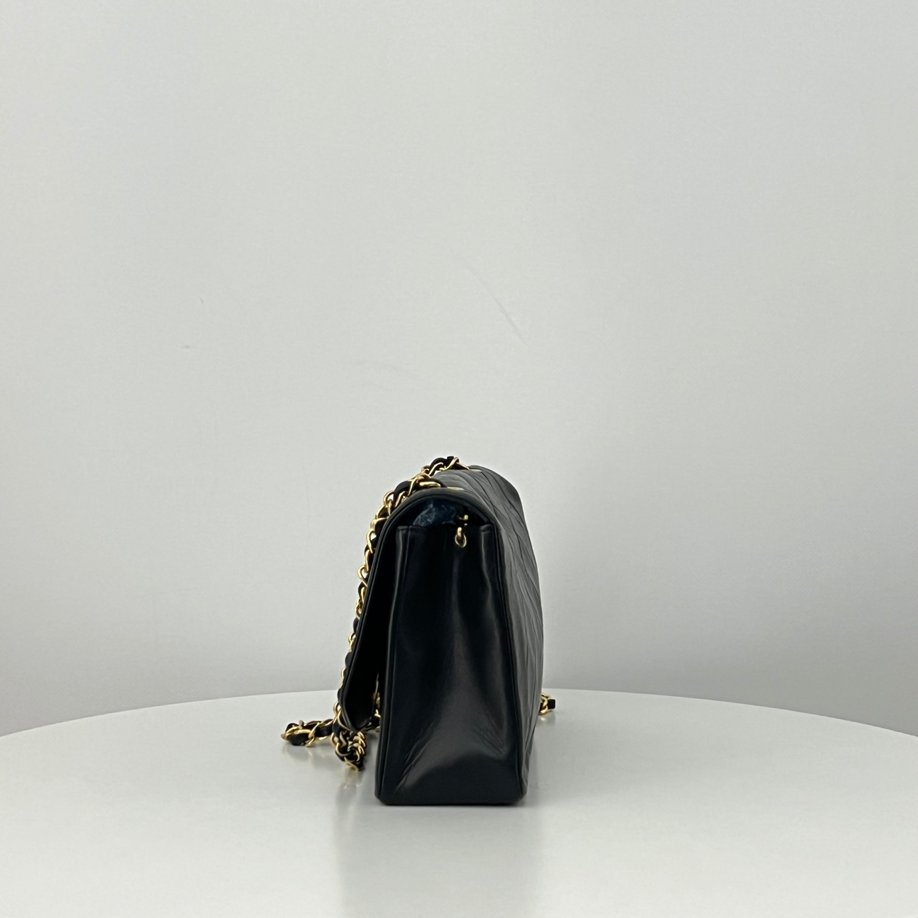 Sac à bandoulière CHANEL Diana Medium cuir d'agneau noir