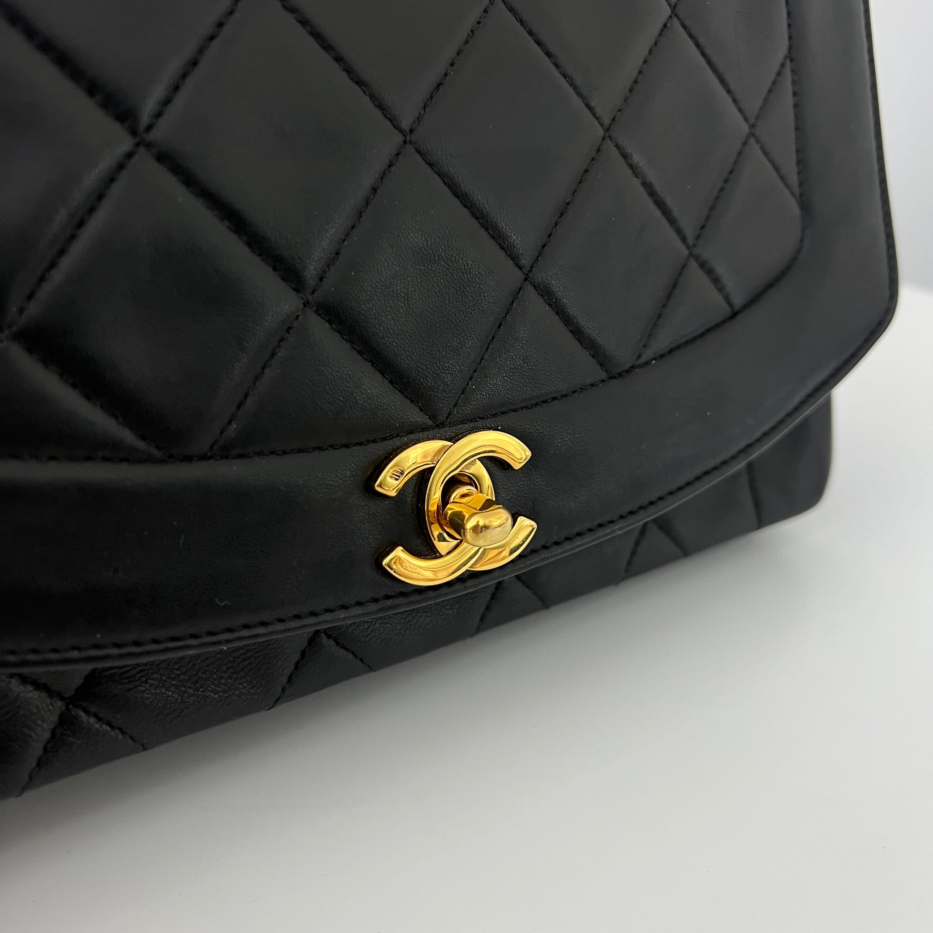 Sac à bandoulière CHANEL Diana Medium cuir d'agneau noir