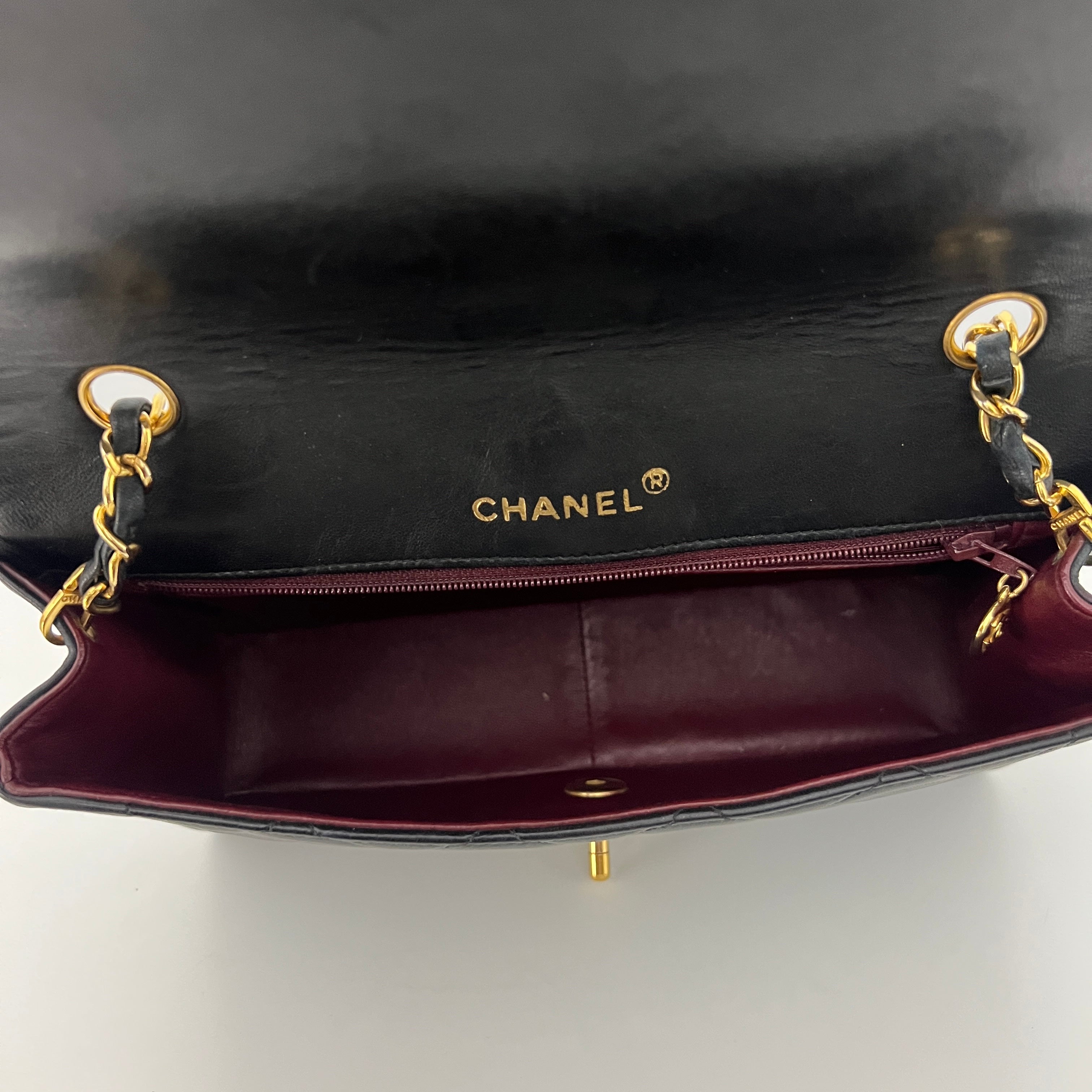 Sac à bandoulière CHANEL Diana Medium cuir d'agneau noir
