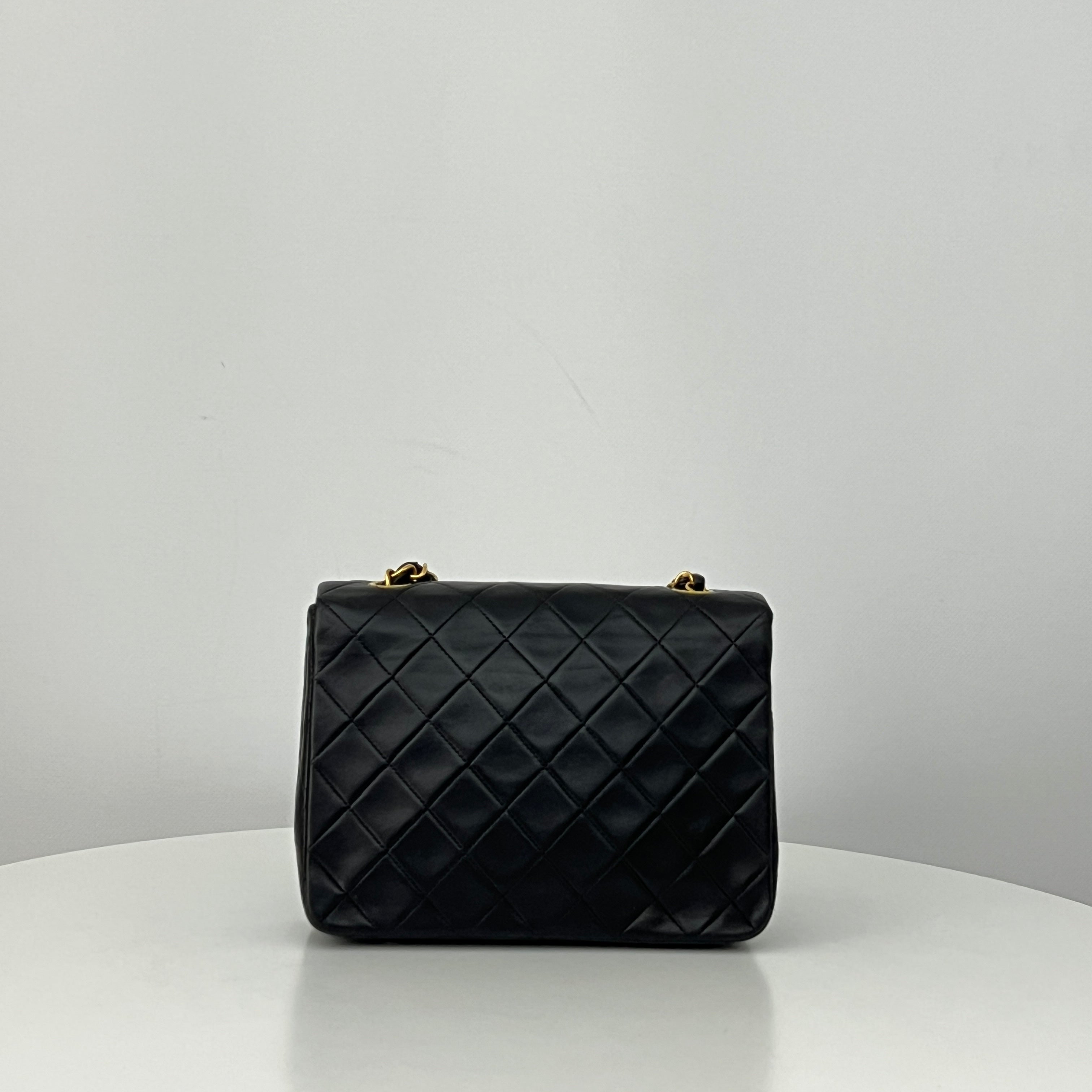 Sac à bandoulière CHANEL Classique Mini Rectangle cuir d'agneau noir