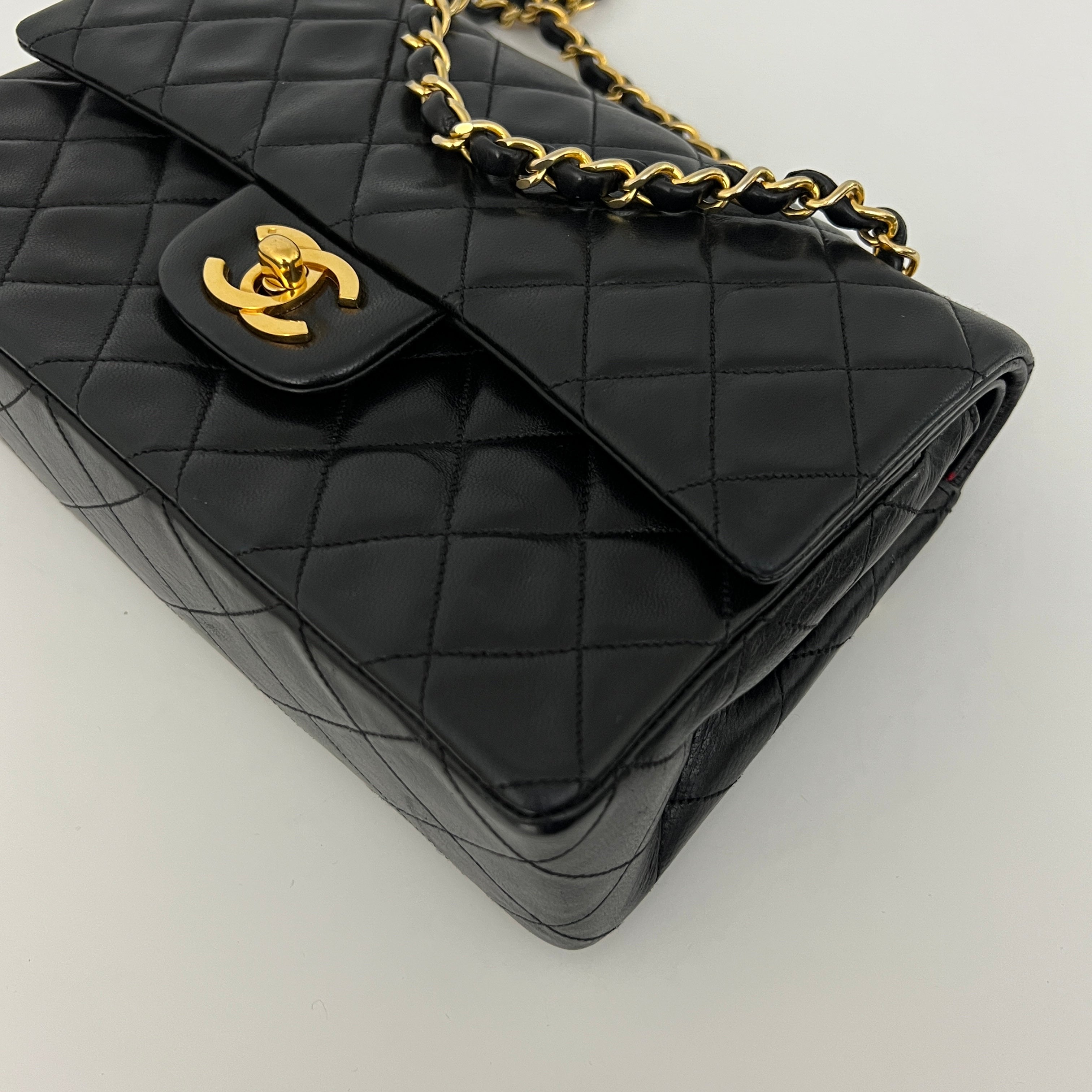 Sac CHANEL Classique Small Flap cuir d'agneau noir