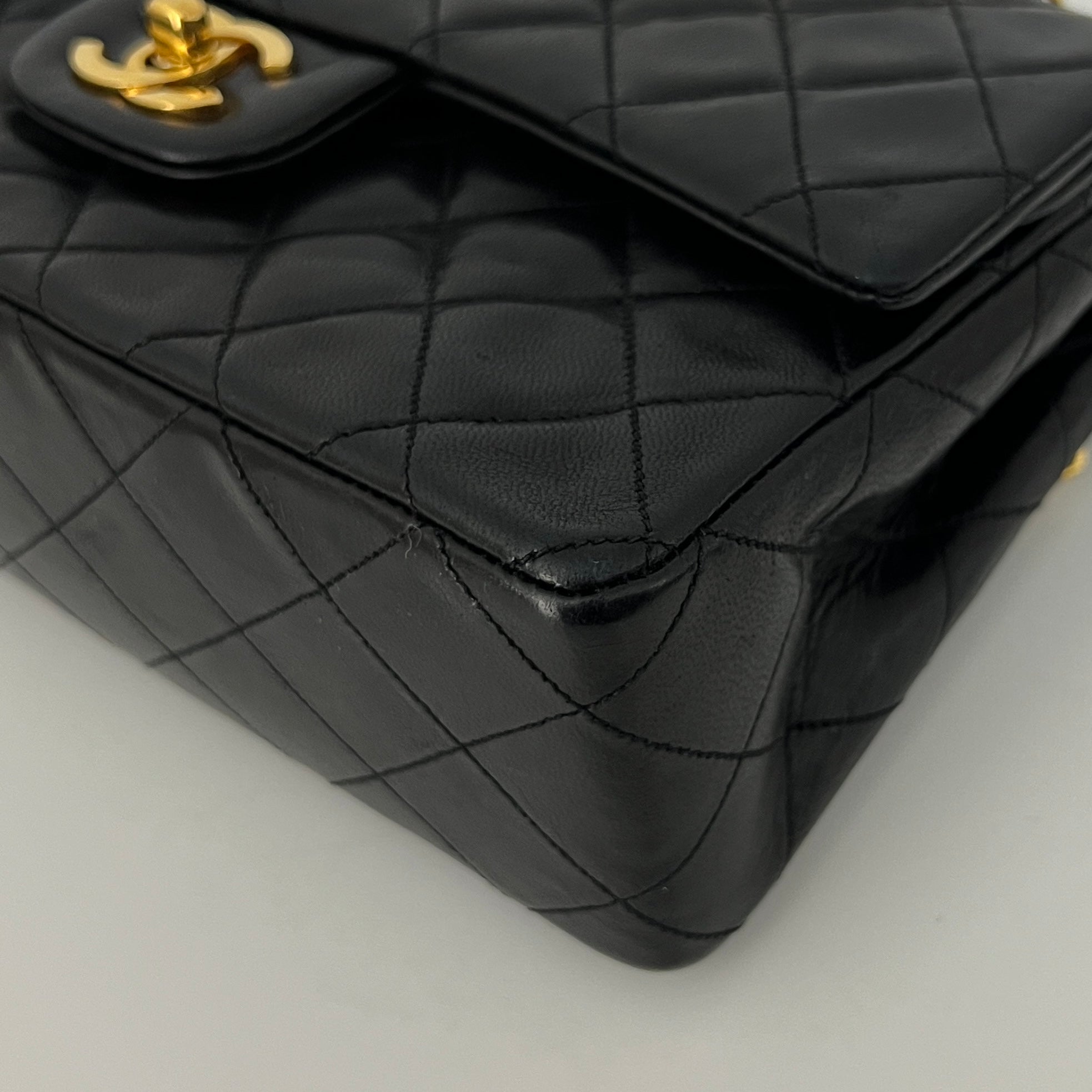 Sac CHANEL Classique Small Flap cuir d'agneau noir