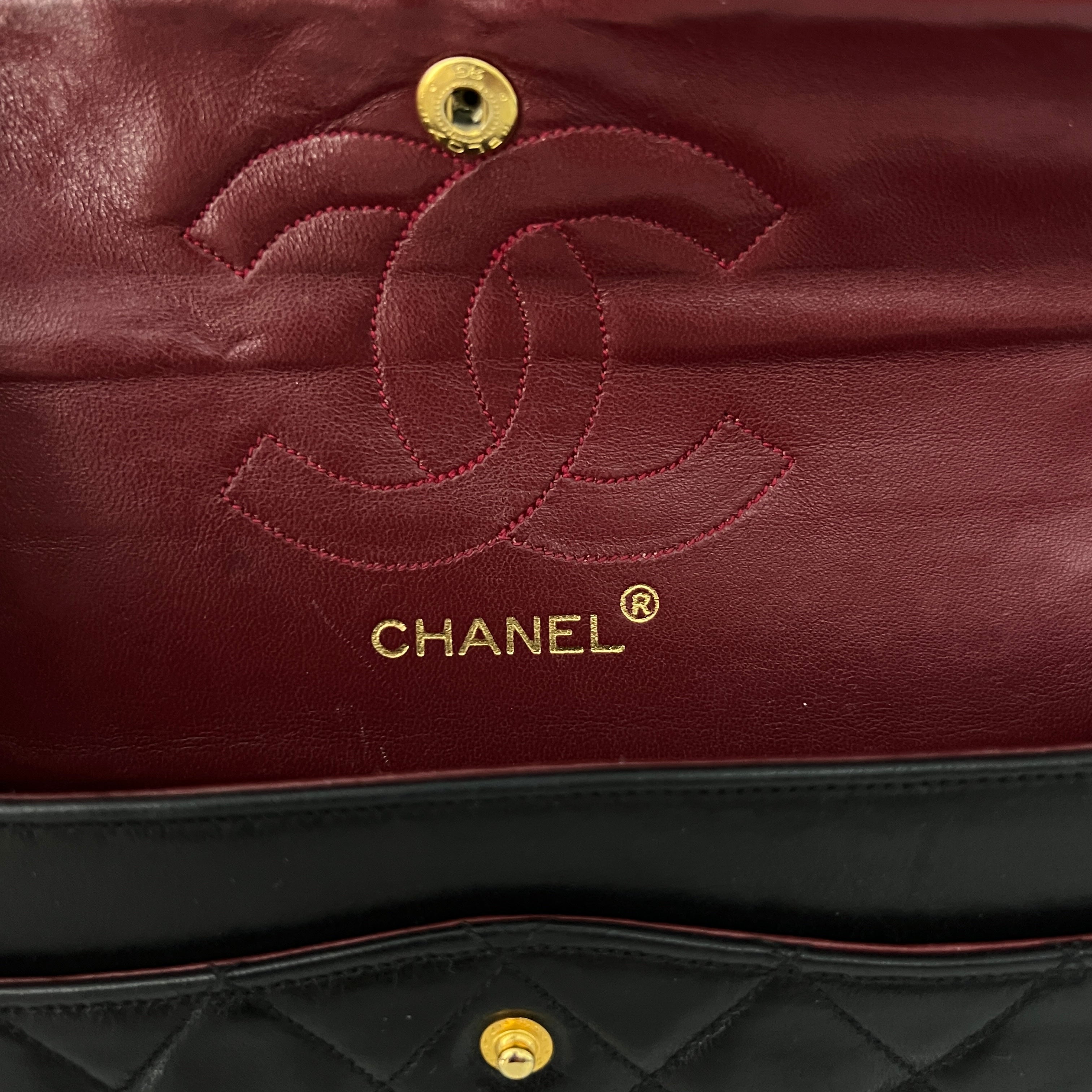 Sac CHANEL Classique Small Flap cuir d'agneau noir