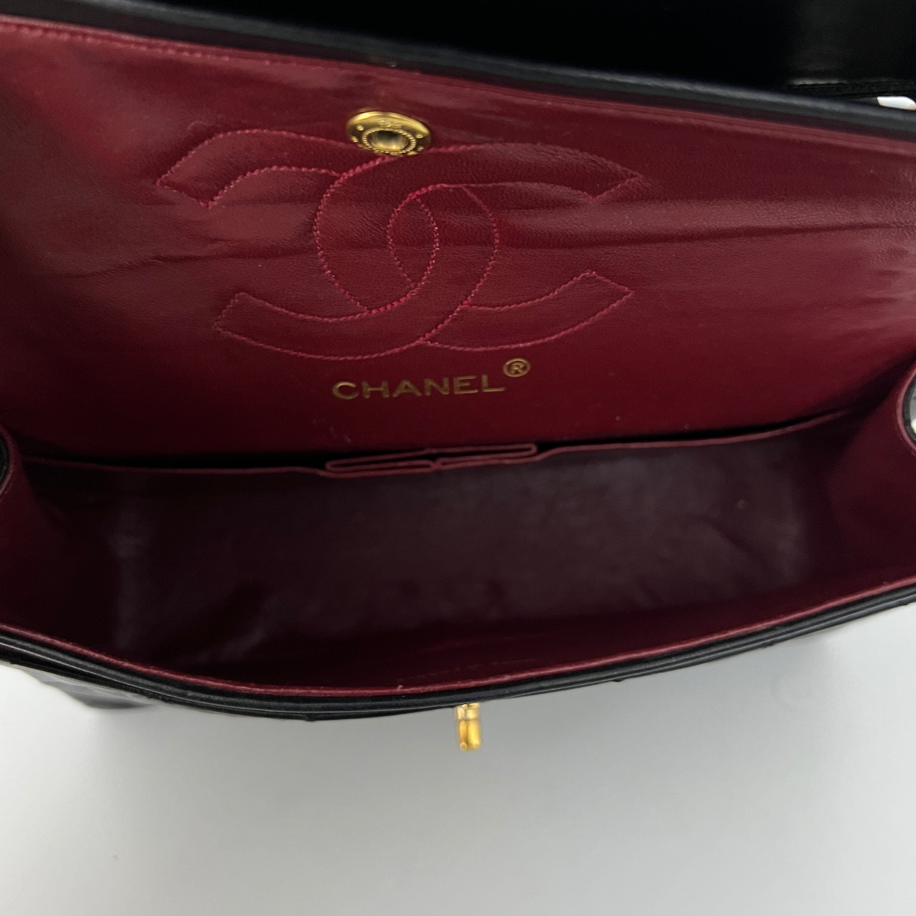 Sac CHANEL Classique Small Flap cuir d'agneau noir