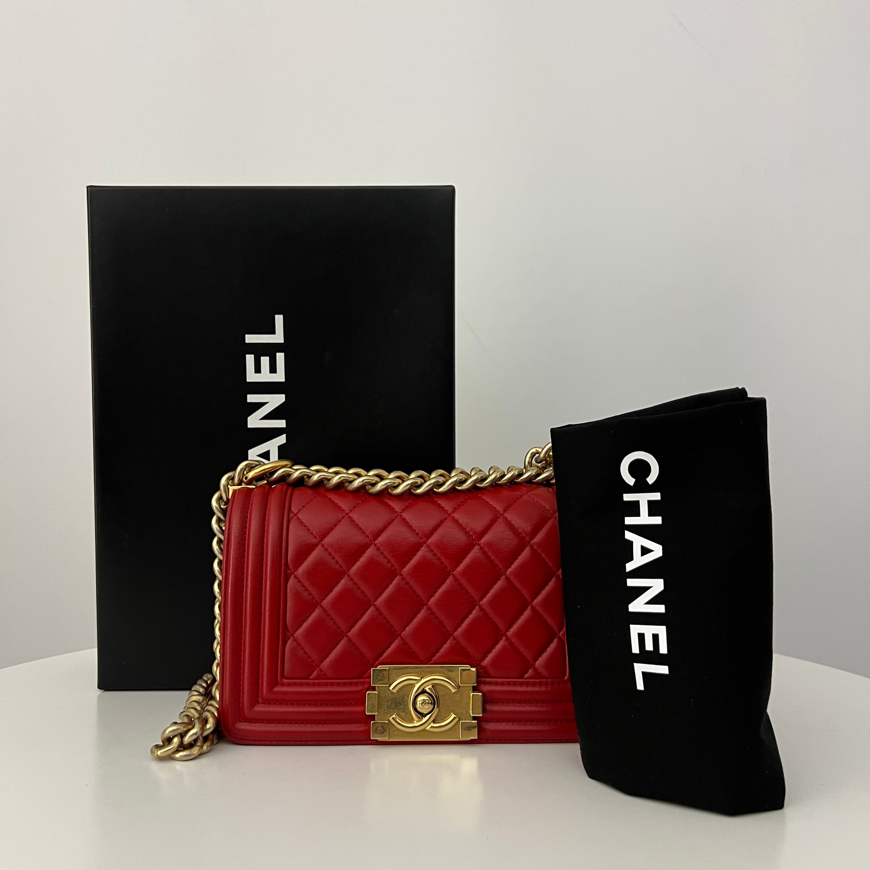 Sac à bandoulière CHANEL Boy cuir d'agneau rouge