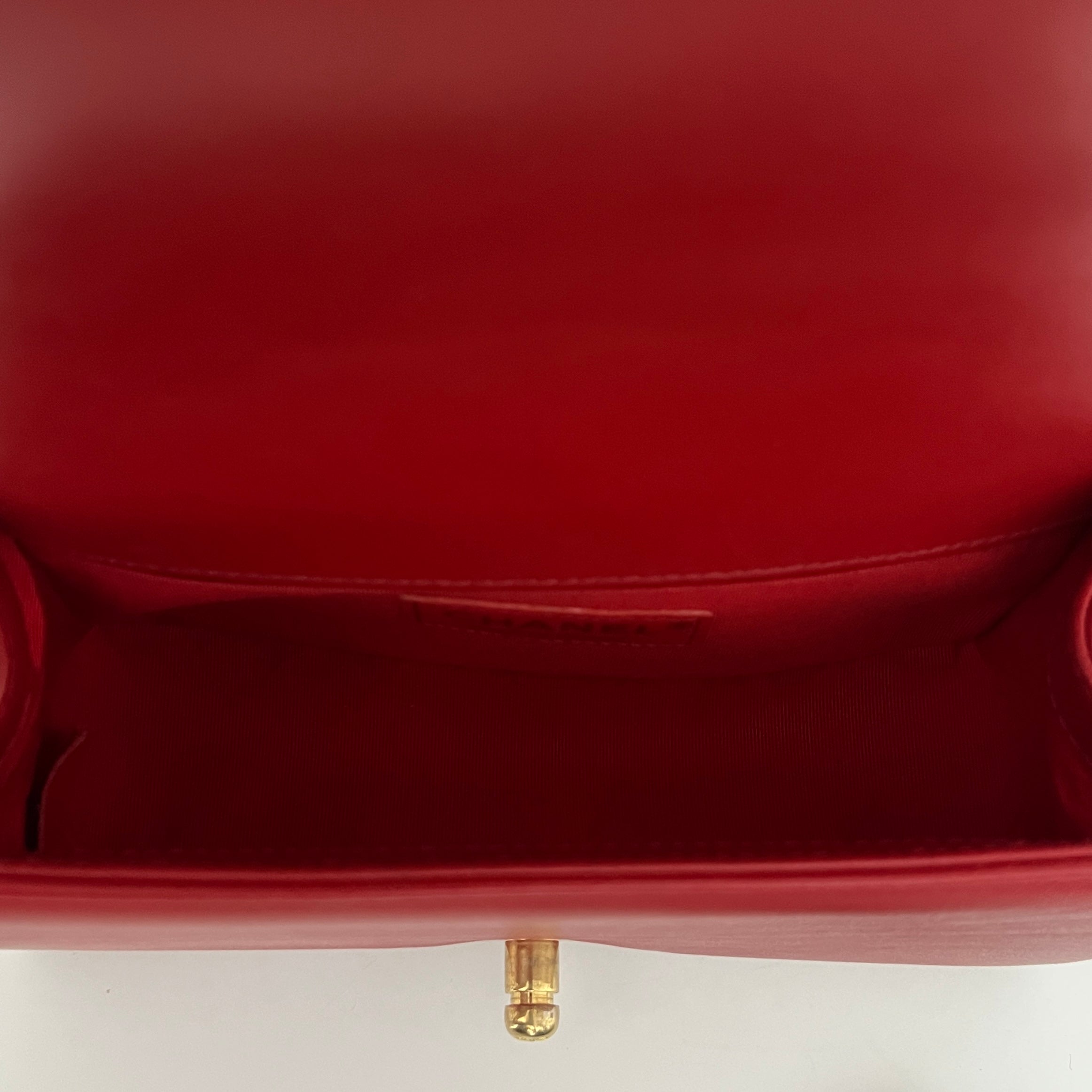 Sac à bandoulière CHANEL Boy cuir d'agneau rouge