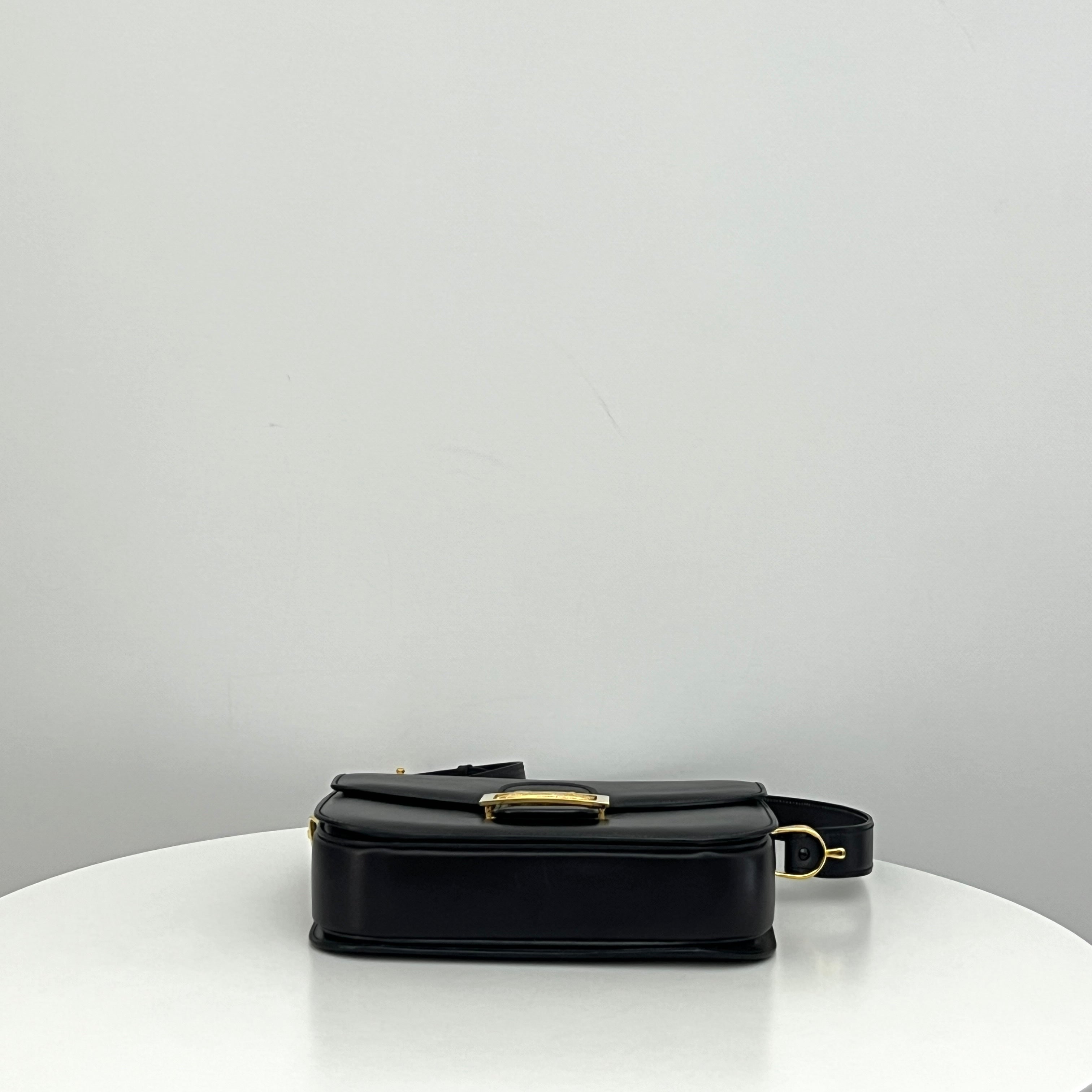 Sac à bandoulière CELINE Triomphe cuir lisse noir