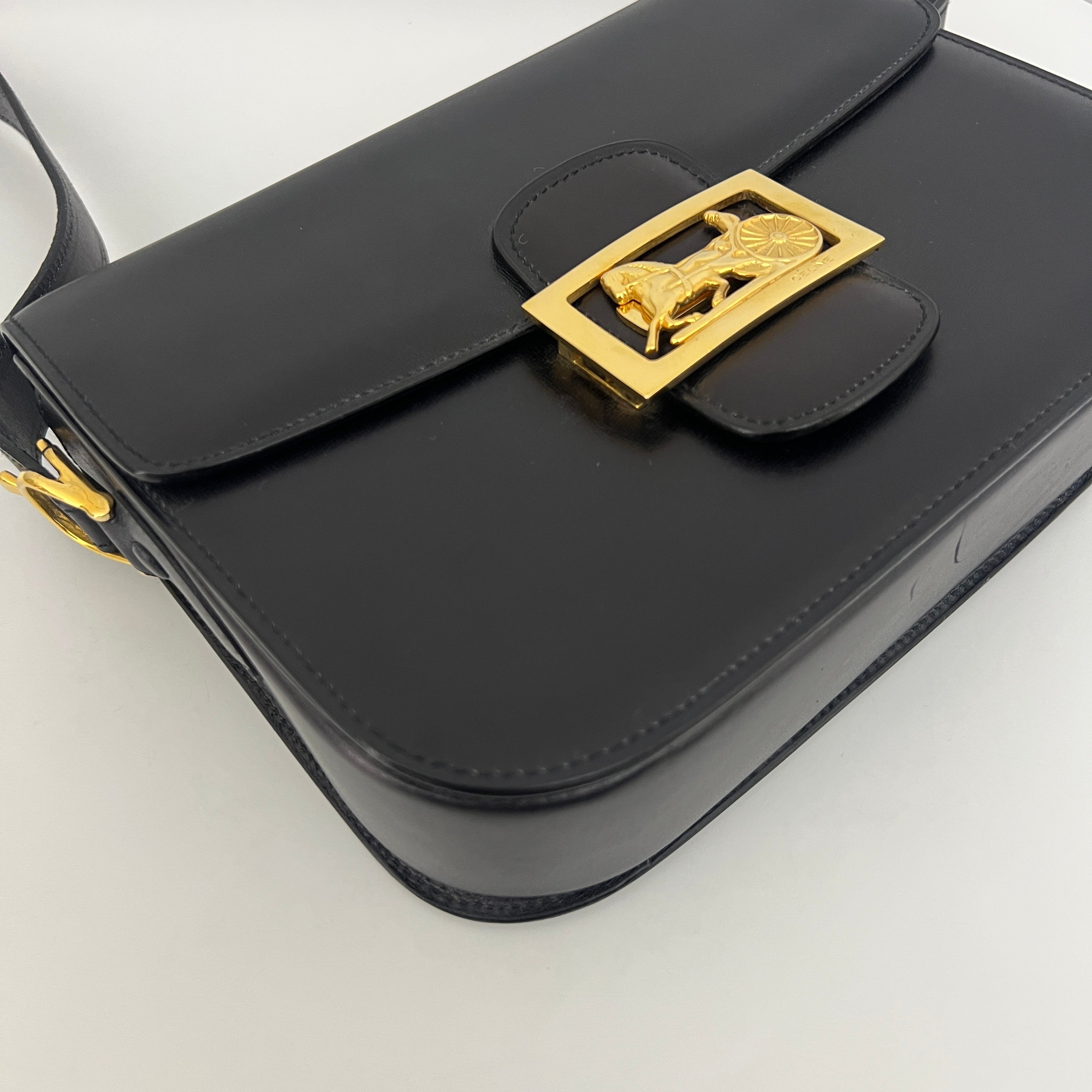 Sac à bandoulière CELINE Triomphe cuir lisse noir