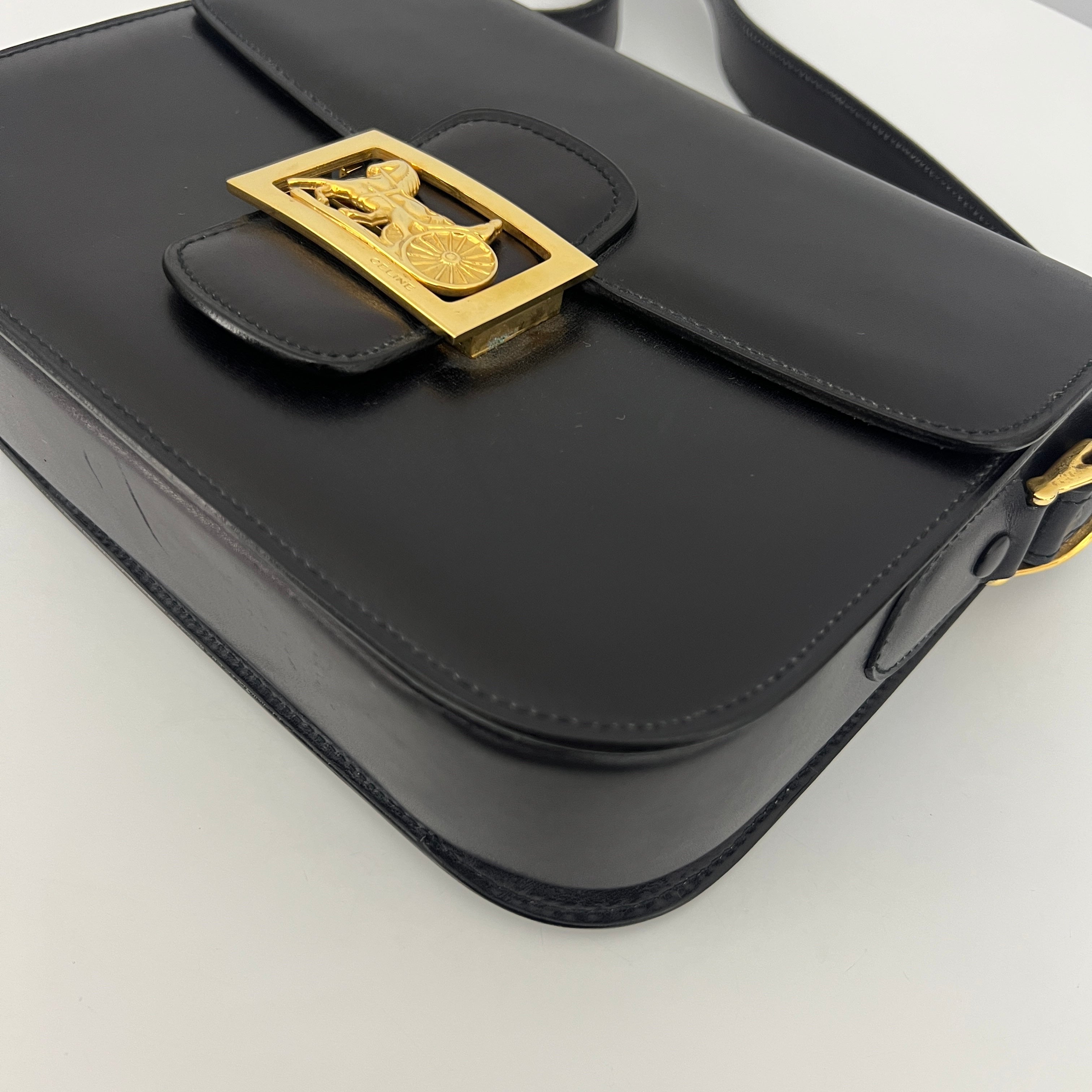 Sac à bandoulière CELINE Triomphe cuir lisse noir