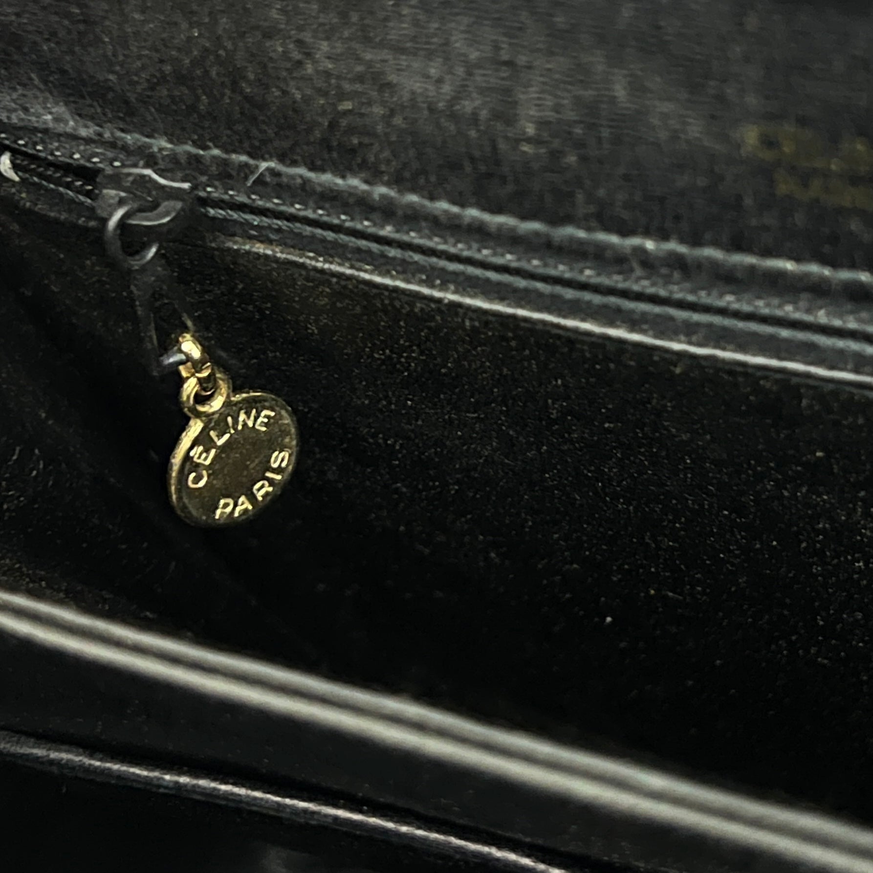 Sac à bandoulière CELINE Triomphe cuir lisse noir