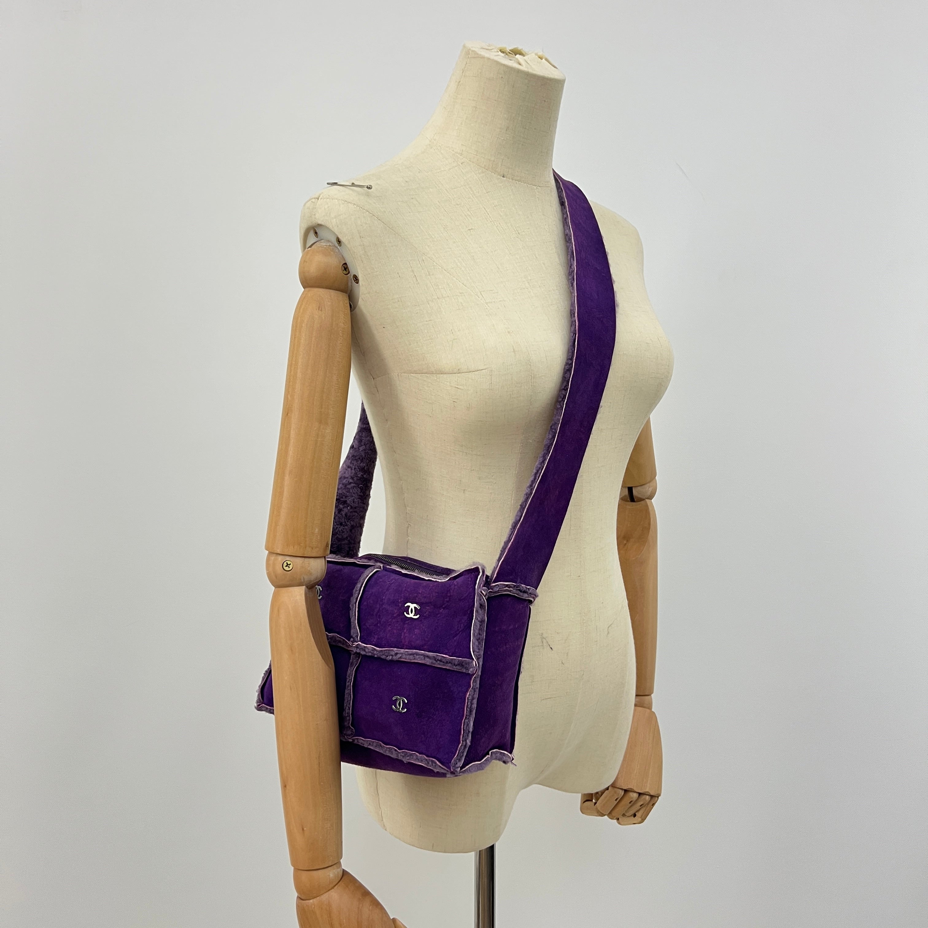 Sac à bandoulière CHANEL Shearling mouton violet