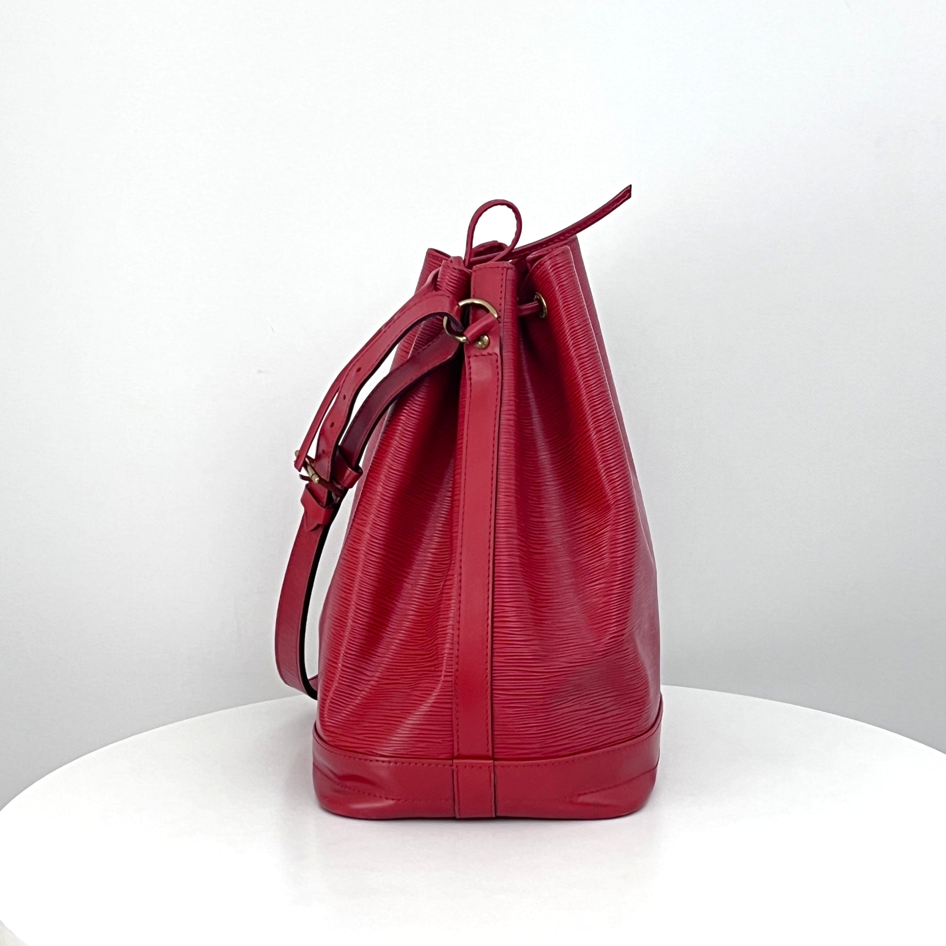 Sac LOUIS VUITTON Noé cuir épi rouge