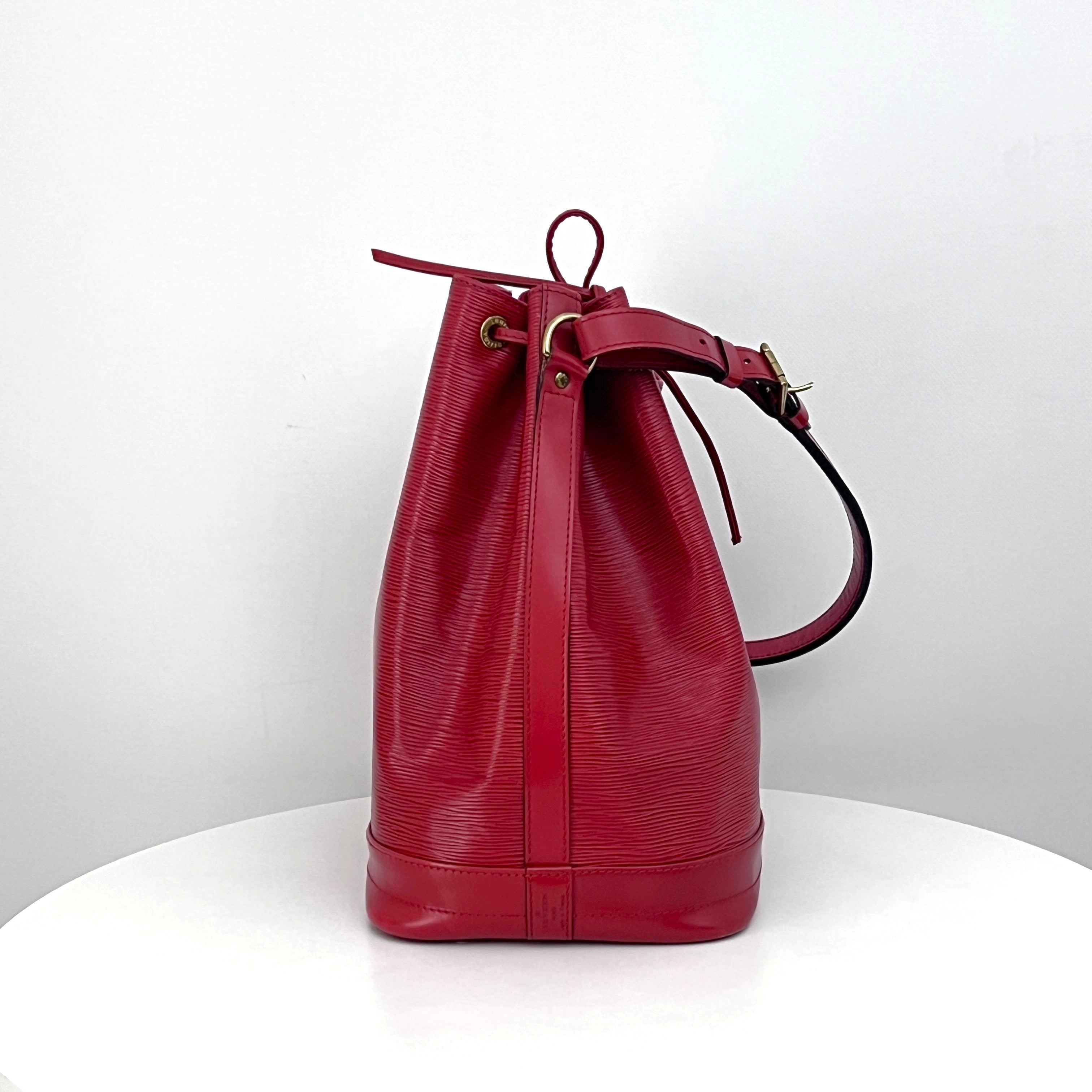 Sac LOUIS VUITTON Noé cuir épi rouge