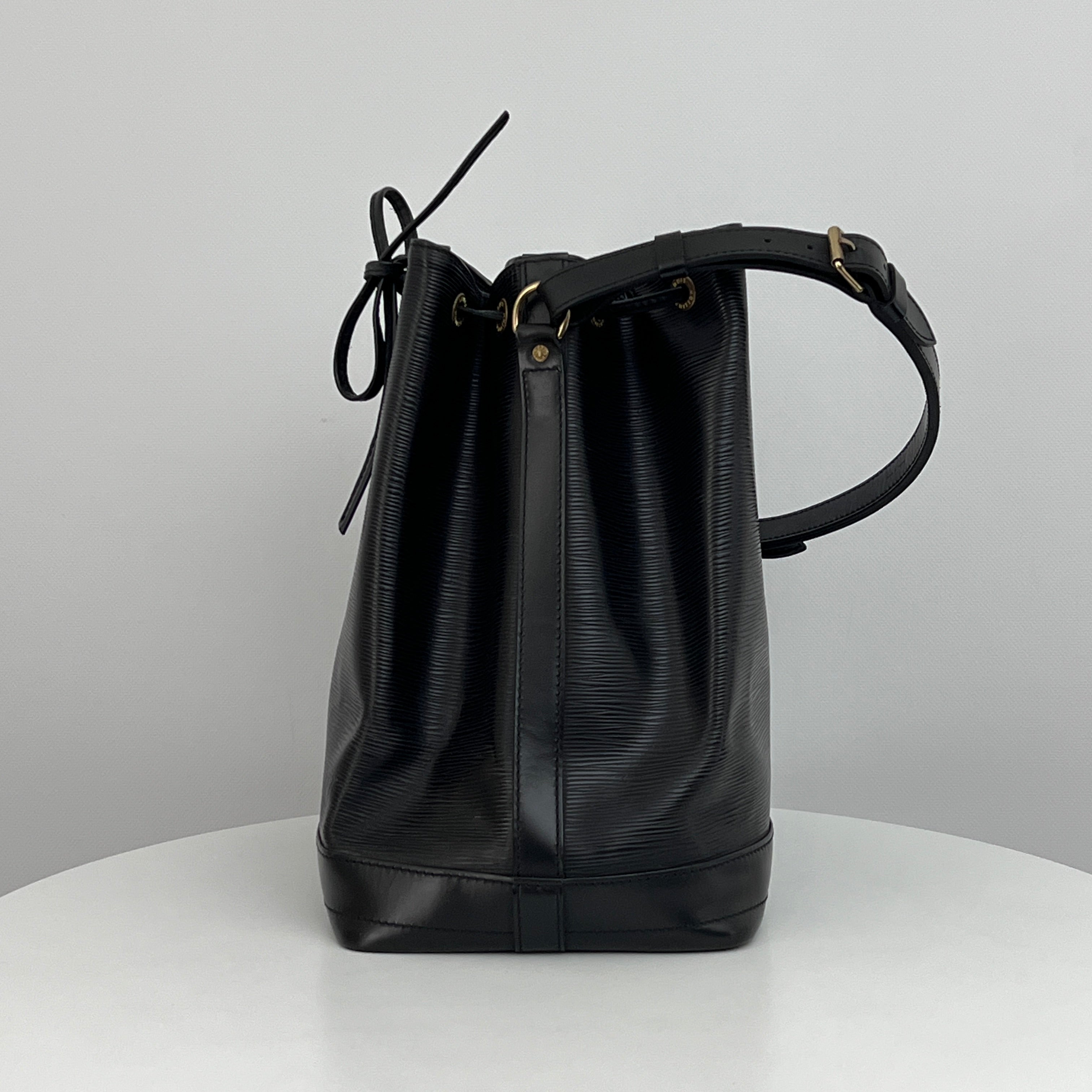 Sac LOUIS VUITTON Noé Grand cuir épi noir