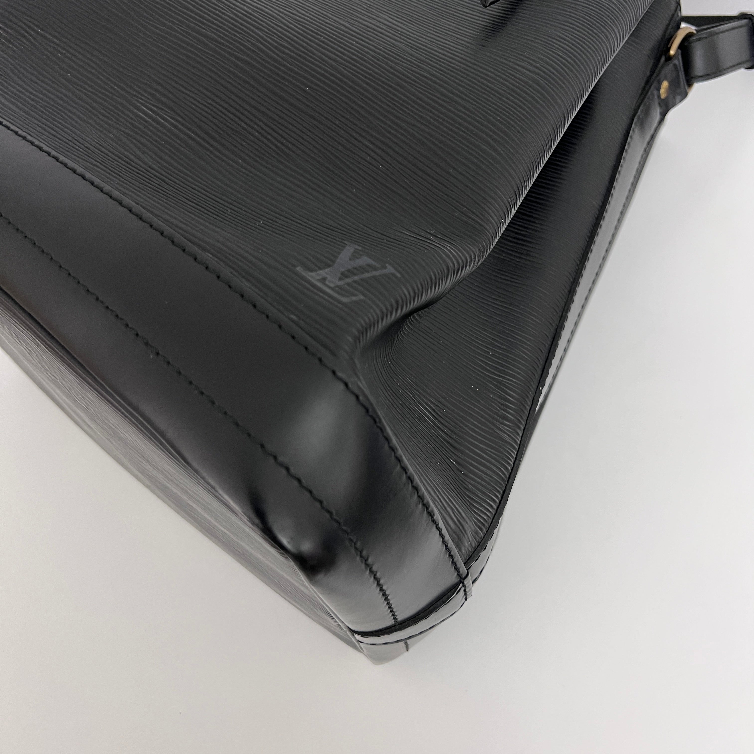 Sac LOUIS VUITTON Noé Grand cuir épi noir