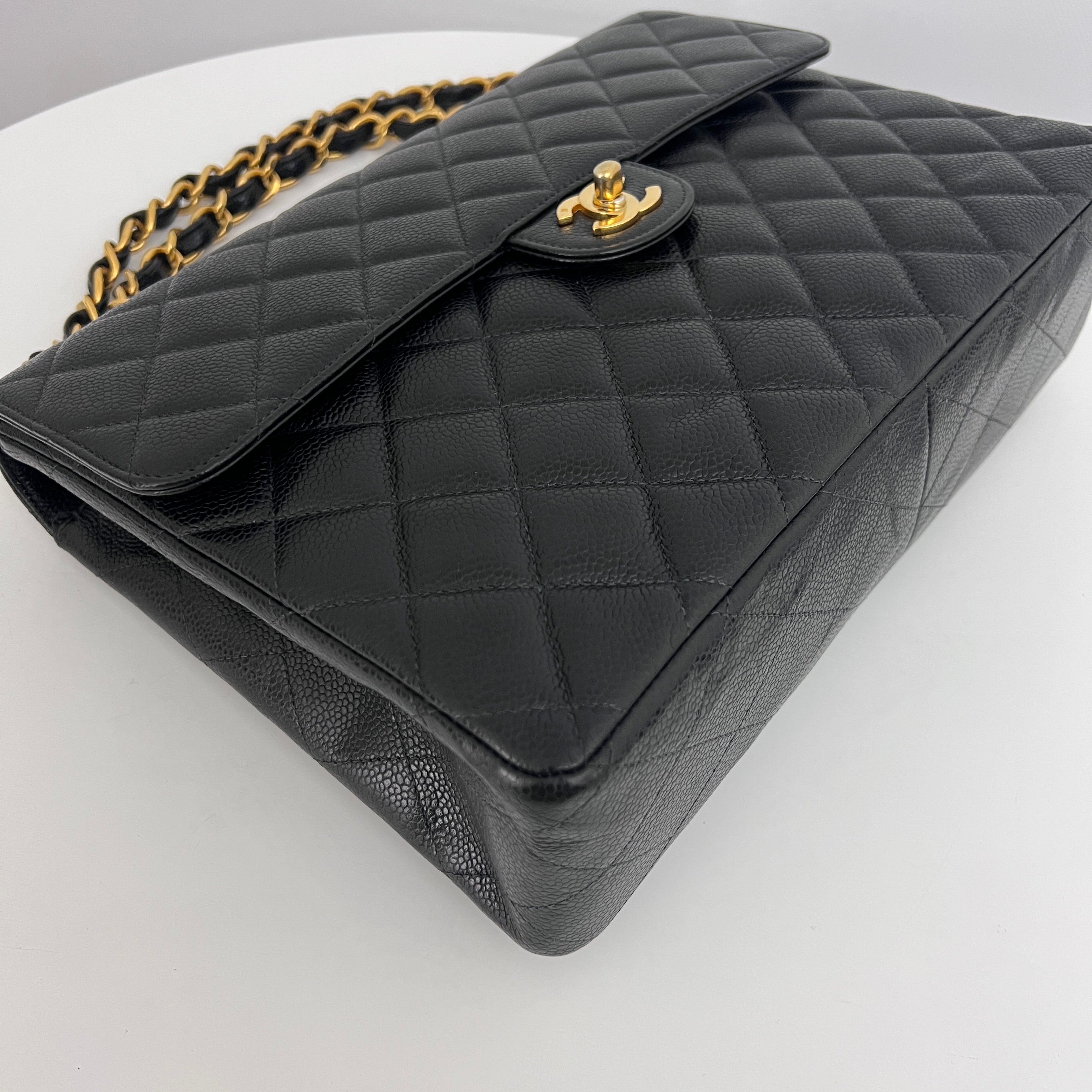 Sac à bandoulière CHANEL Classique Jumbo cuir caviar noir