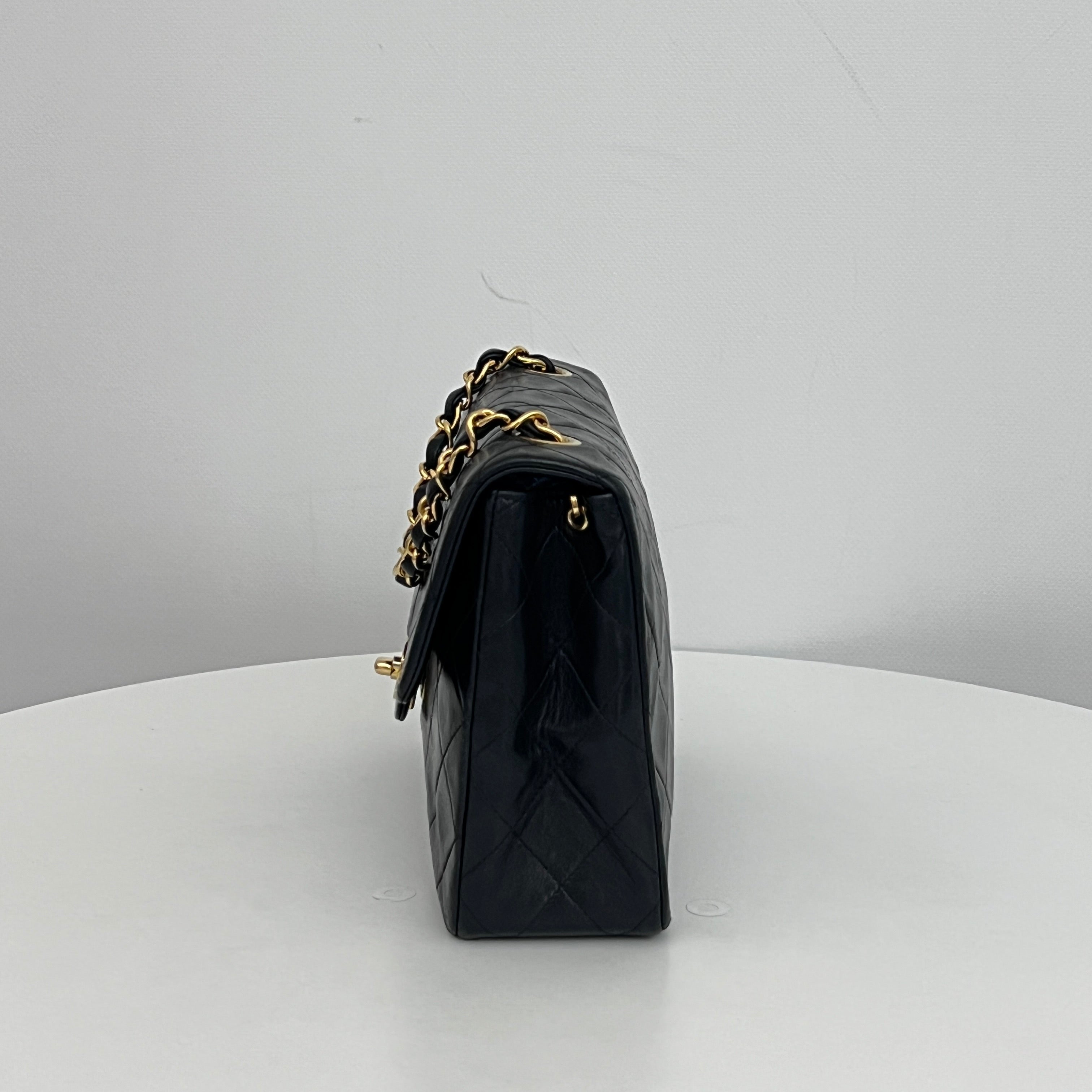 Sac à bandoulière CHANEL Classique Mini cuir d'agneau noir