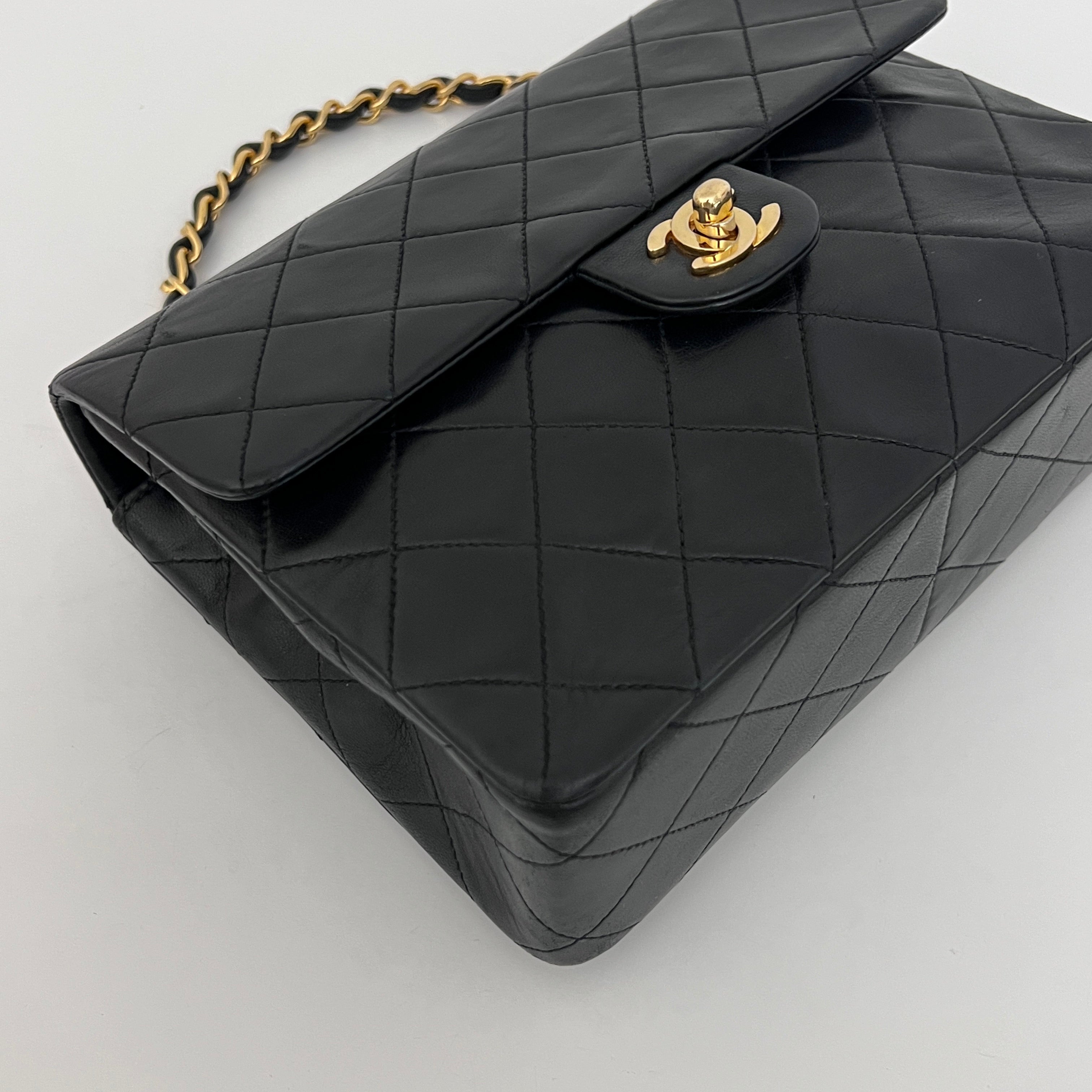 Sac à bandoulière CHANEL Classique Mini cuir d'agneau noir