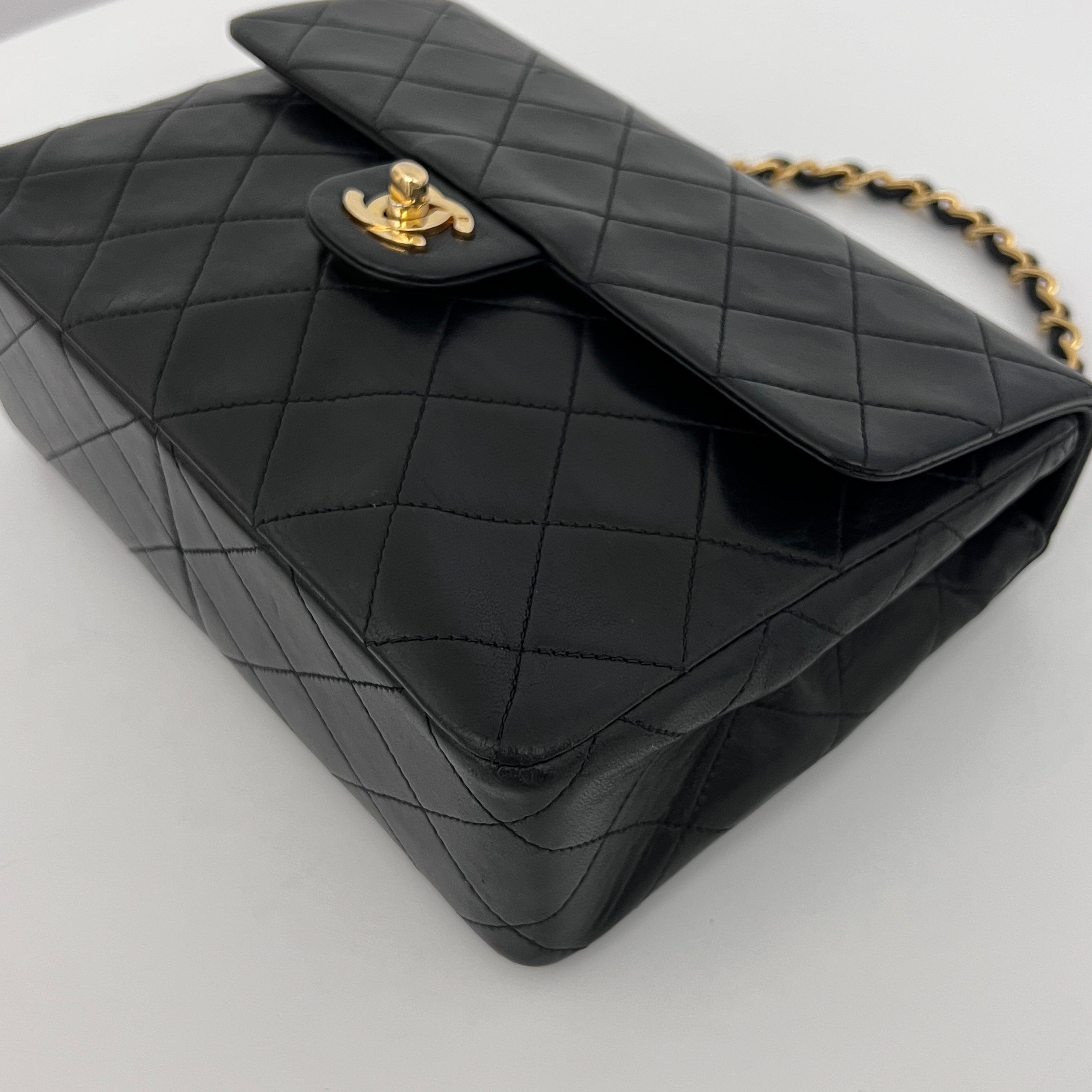Sac à bandoulière CHANEL Classique Mini cuir d'agneau noir