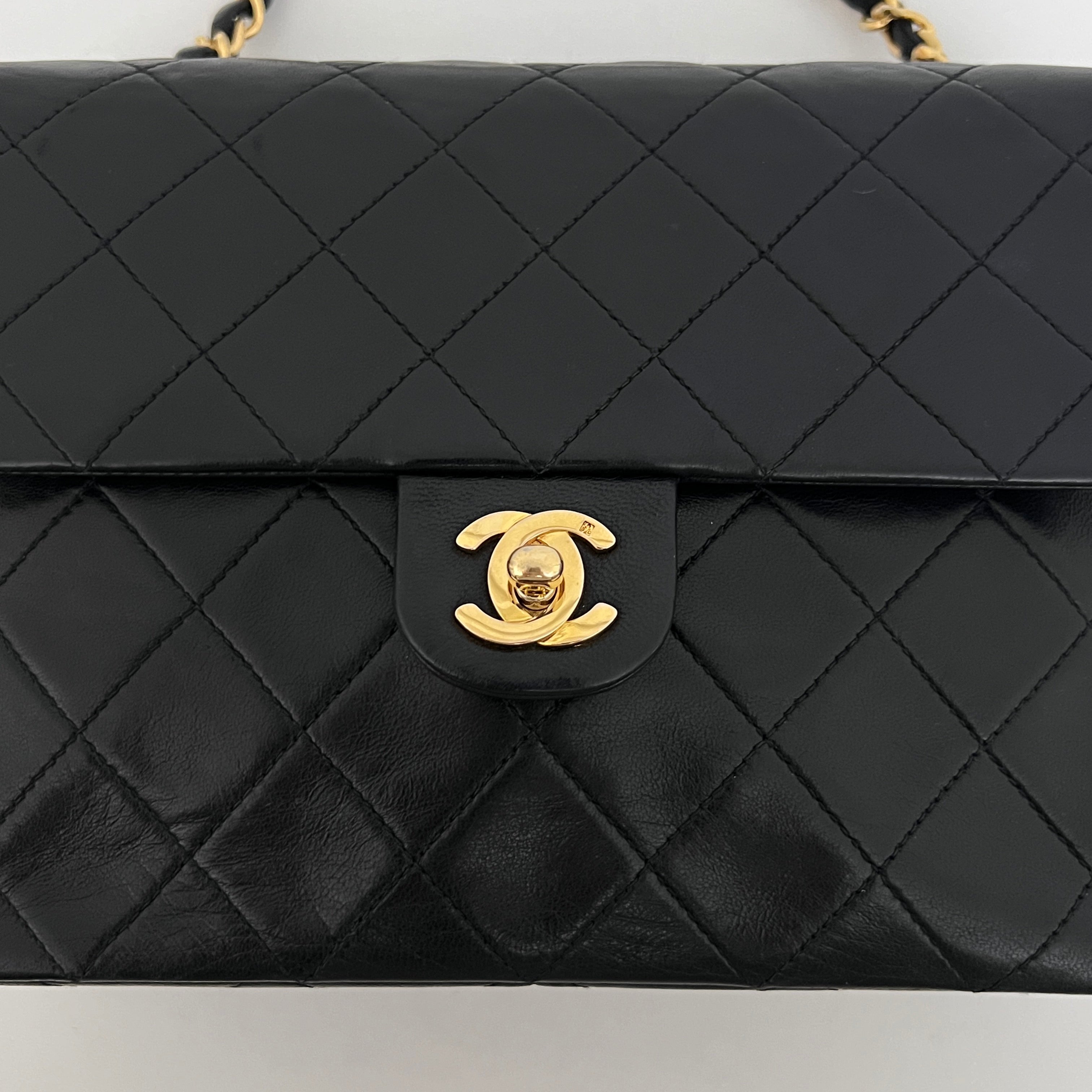 Sac à bandoulière CHANEL Classique Mini cuir d'agneau noir