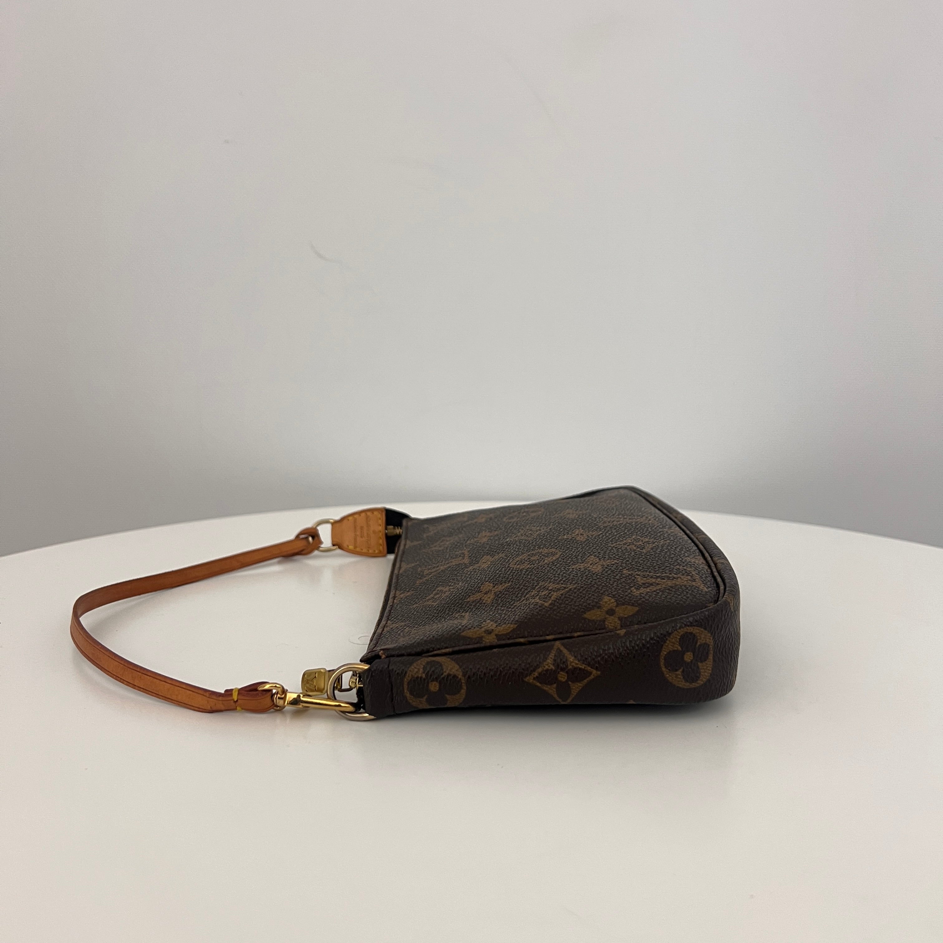 Sac à bandoulière LOUIS VUITTON Pochette Accessoires toile et cuir marron