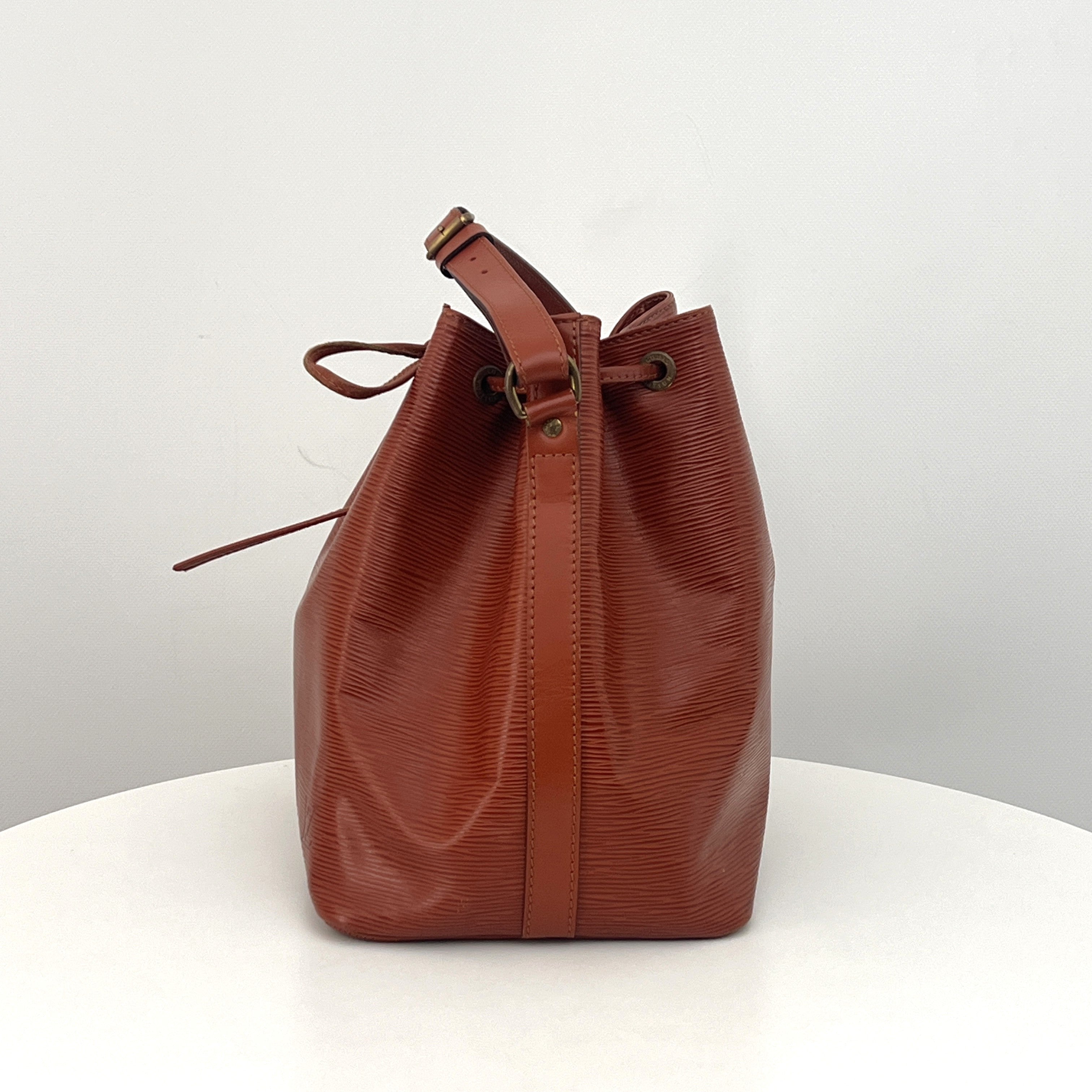 Sac LOUIS VUITTON Noé Petit cuir épi marron