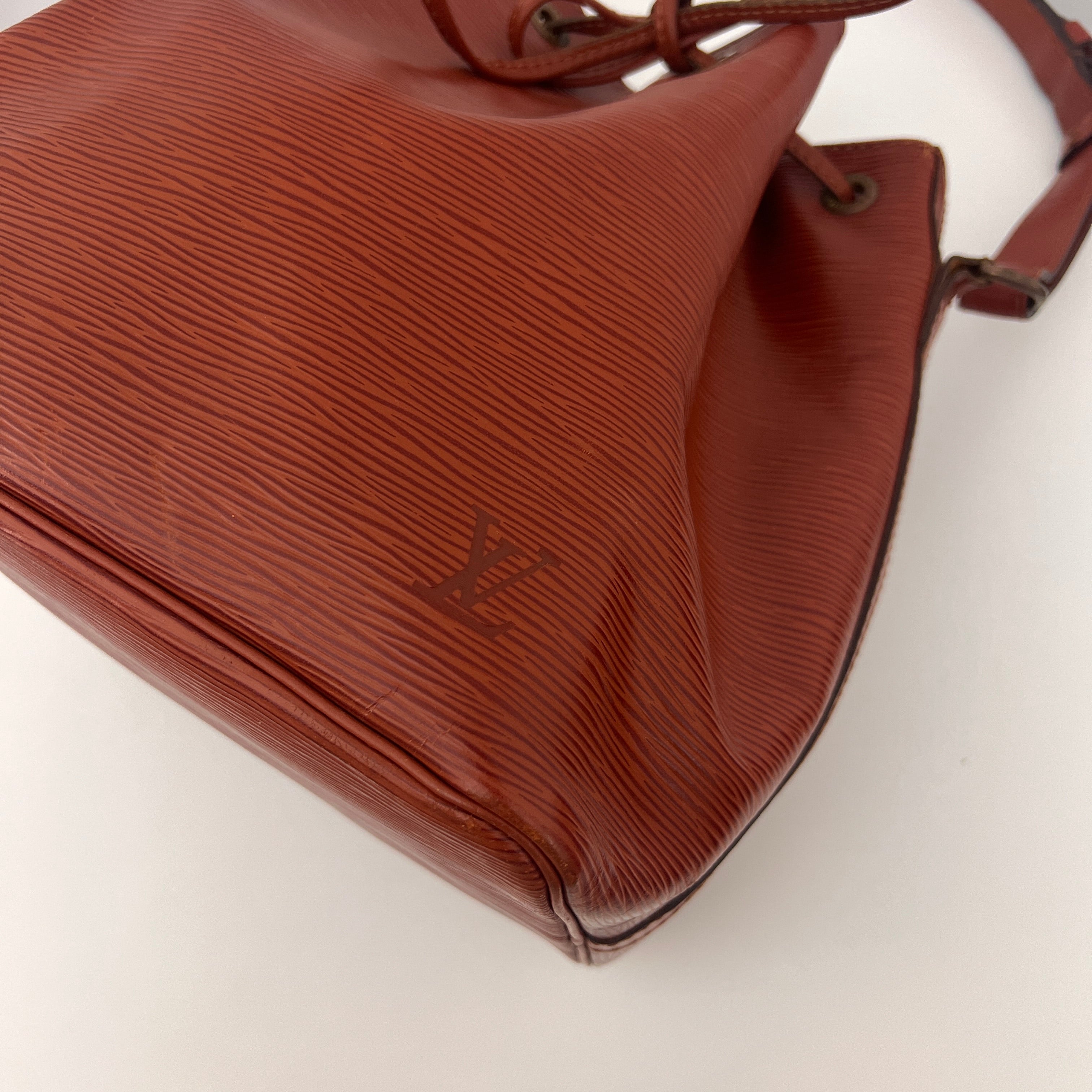 Sac LOUIS VUITTON Noé Petit cuir épi marron