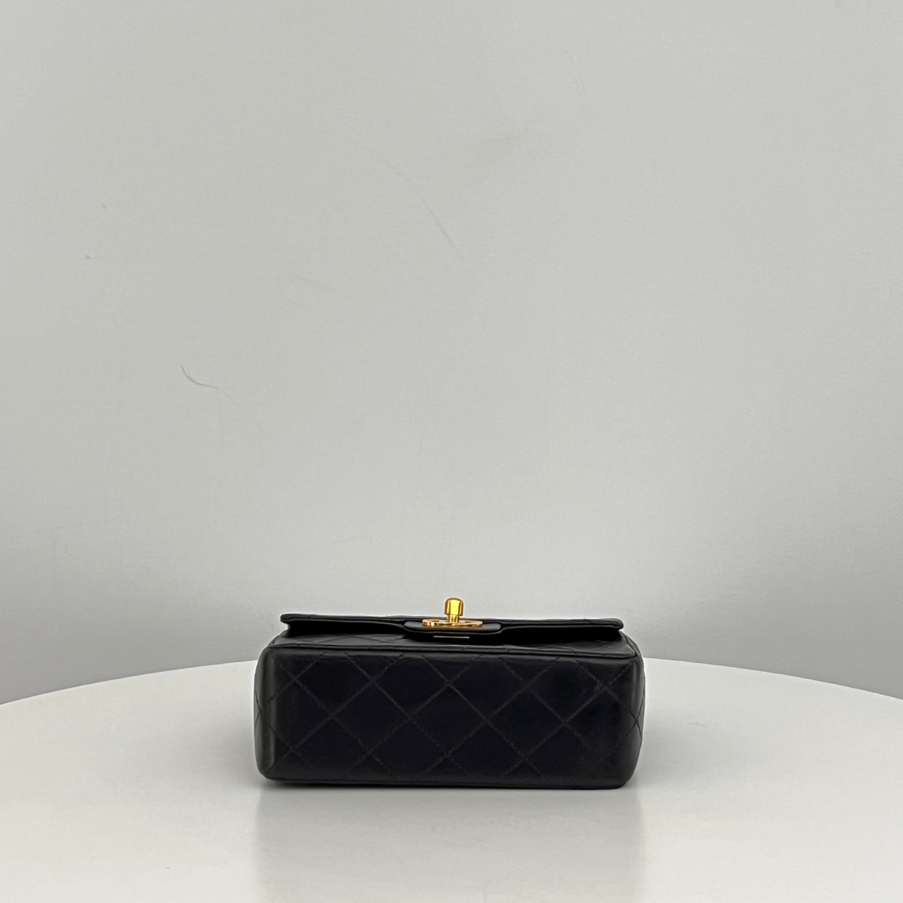 CHANEL Classic Mini shoulder bag black lambskin 1997-1999