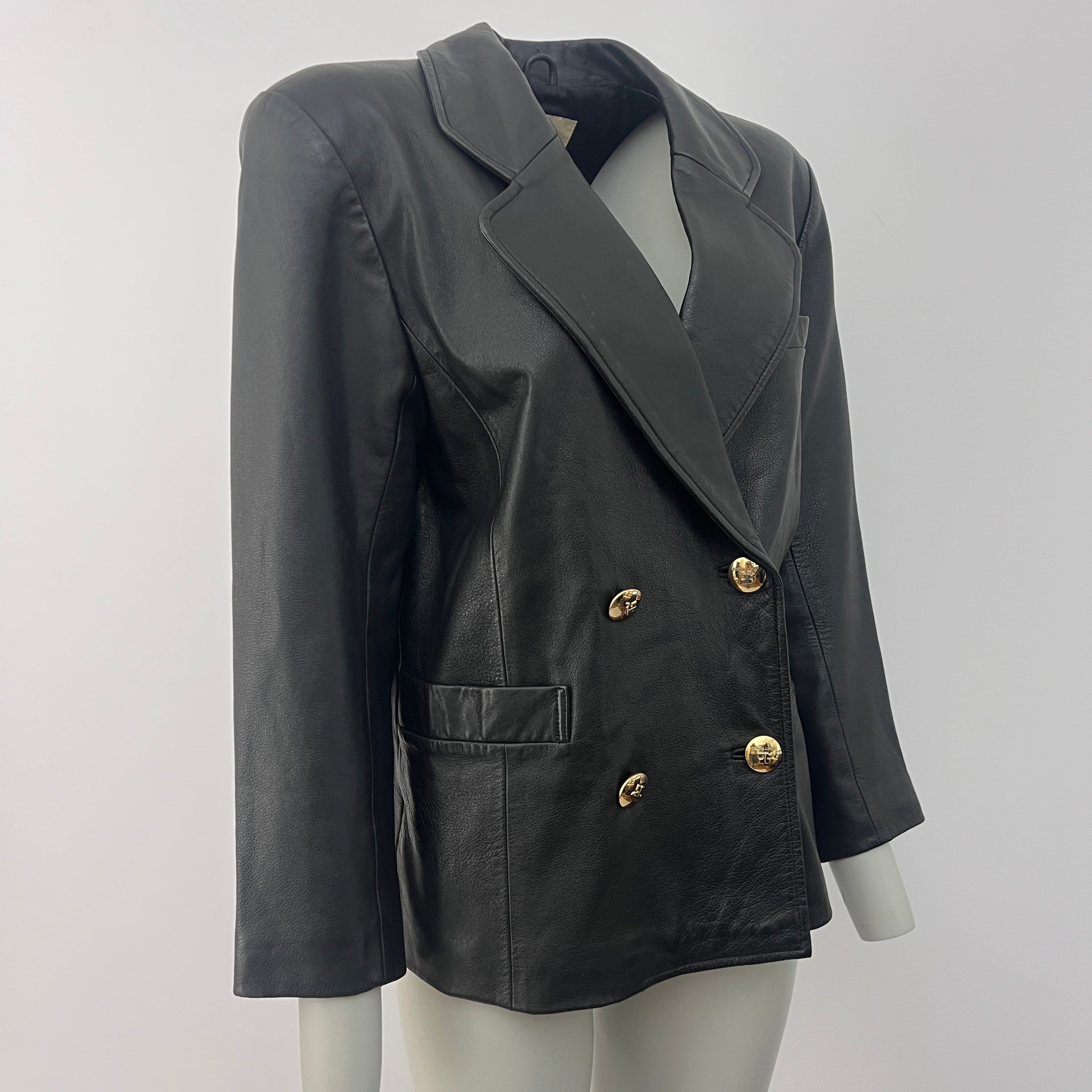 Veste COURRÈGES en cuir noir souple à coupe croisée vintage circa 1990