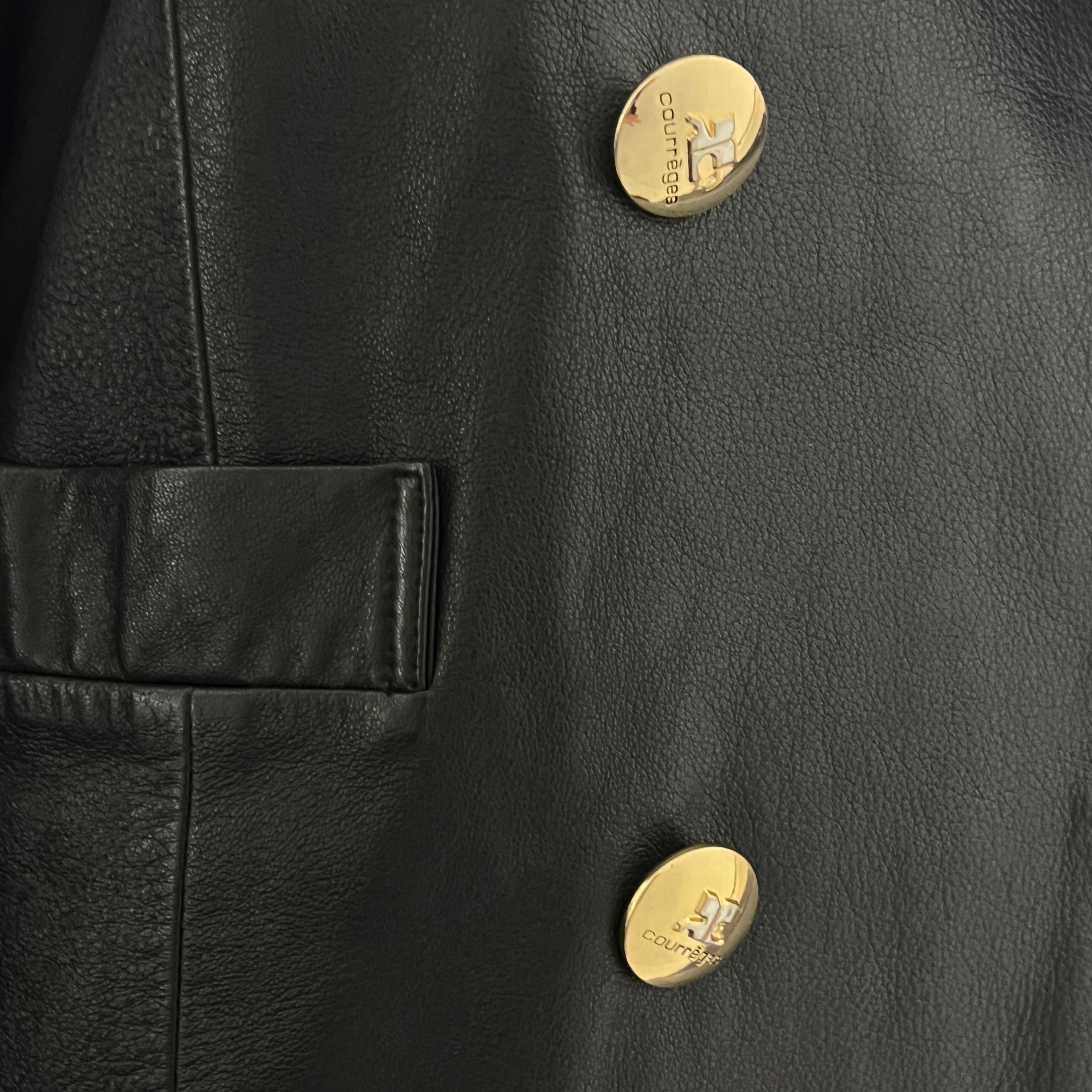 Veste COURRÈGES en cuir noir souple à coupe croisée vintage circa 1990