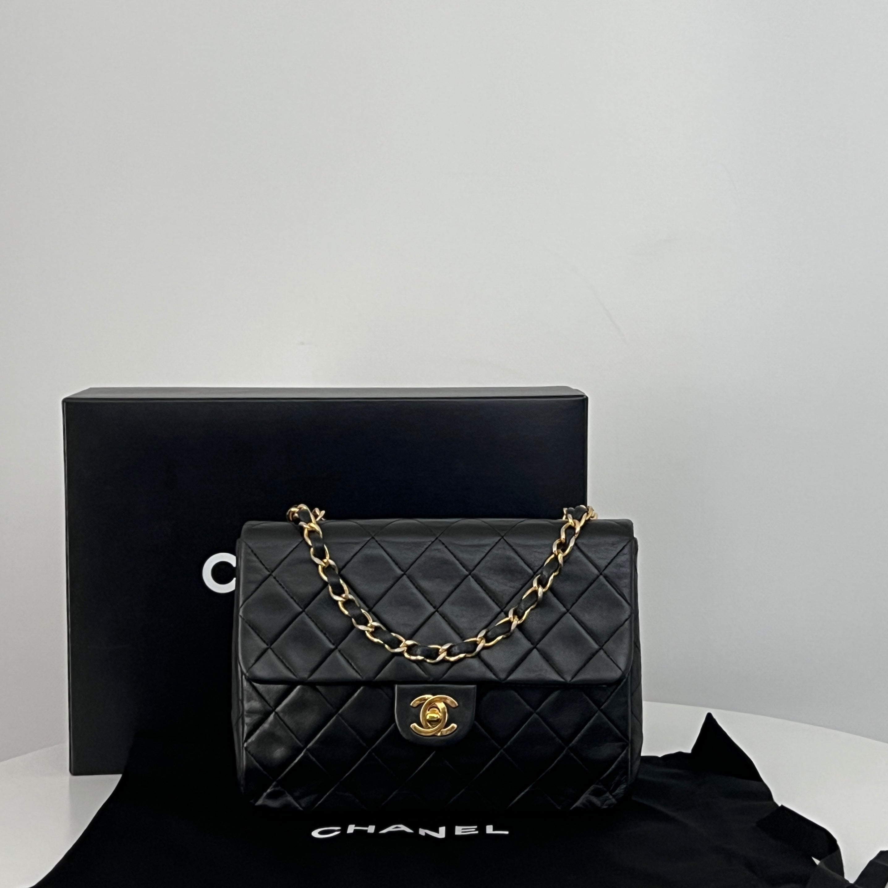 Sac à bandoulière CHANEL Classique Mini Rectangle cuir d'agneau noir vintage 1989-1991
