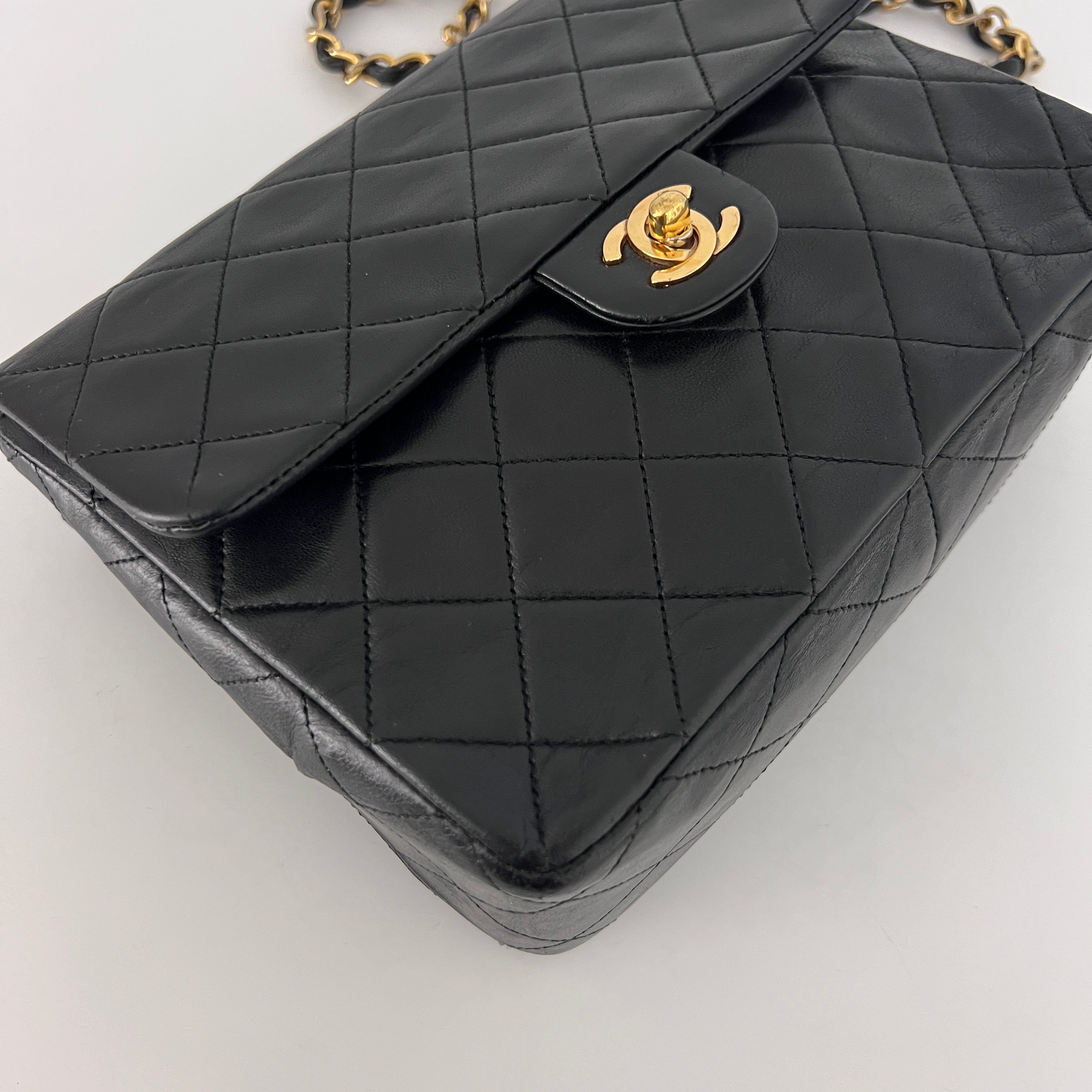Sac à bandoulière CHANEL Classique Mini Rectangle cuir d'agneau noir vintage 1989-1991