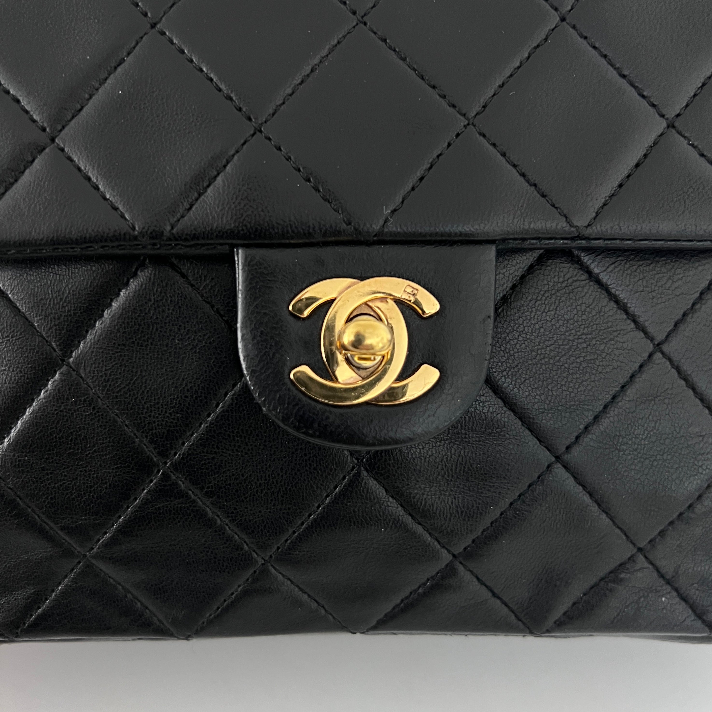Sac à bandoulière CHANEL Classique Mini Rectangle cuir d'agneau noir vintage 1989-1991