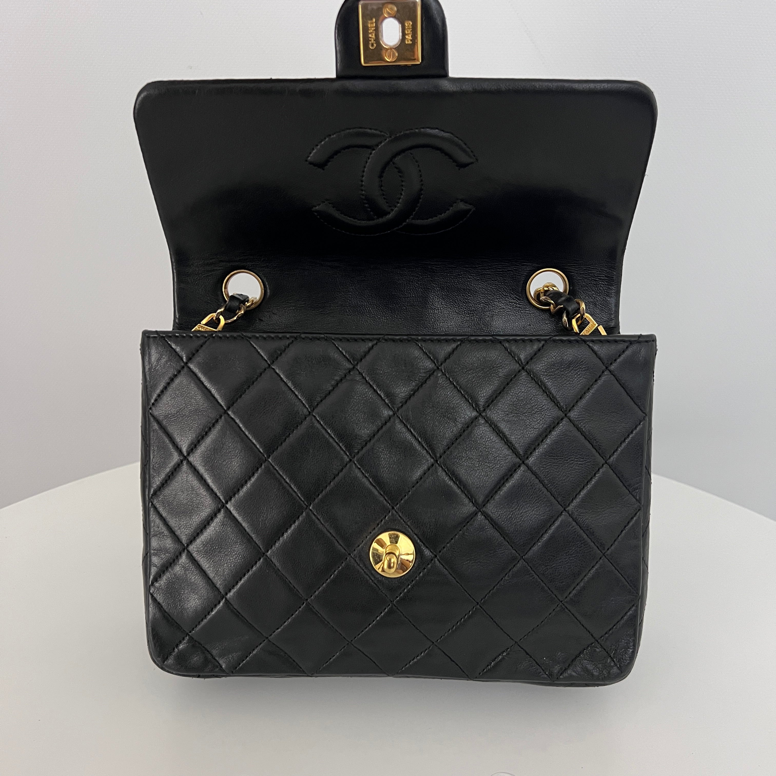 Sac à bandoulière CHANEL Classique Mini Rectangle cuir d'agneau noir vintage 1989-1991