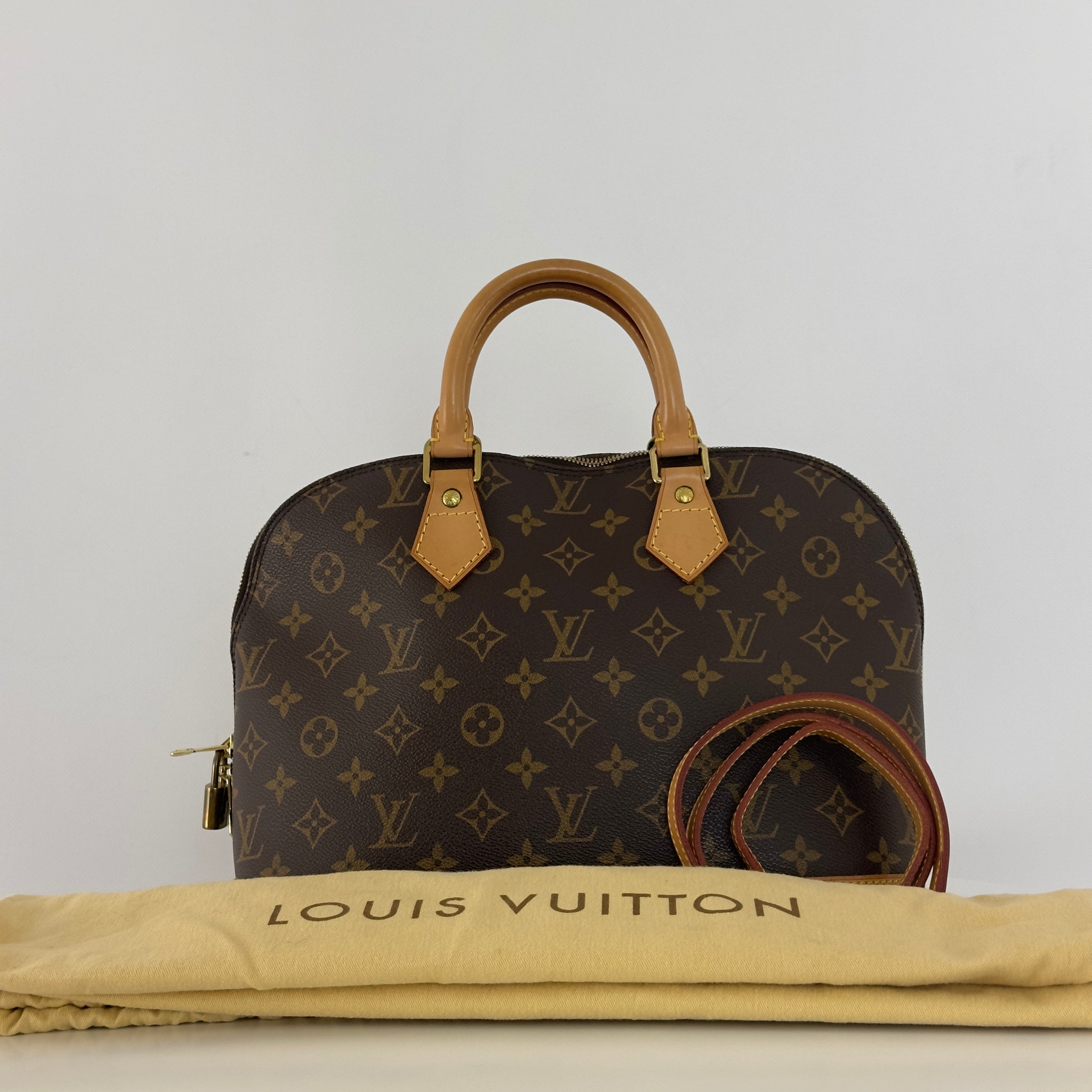 LOUIS VUITTON Alma MM handbag in brown canvas and leather