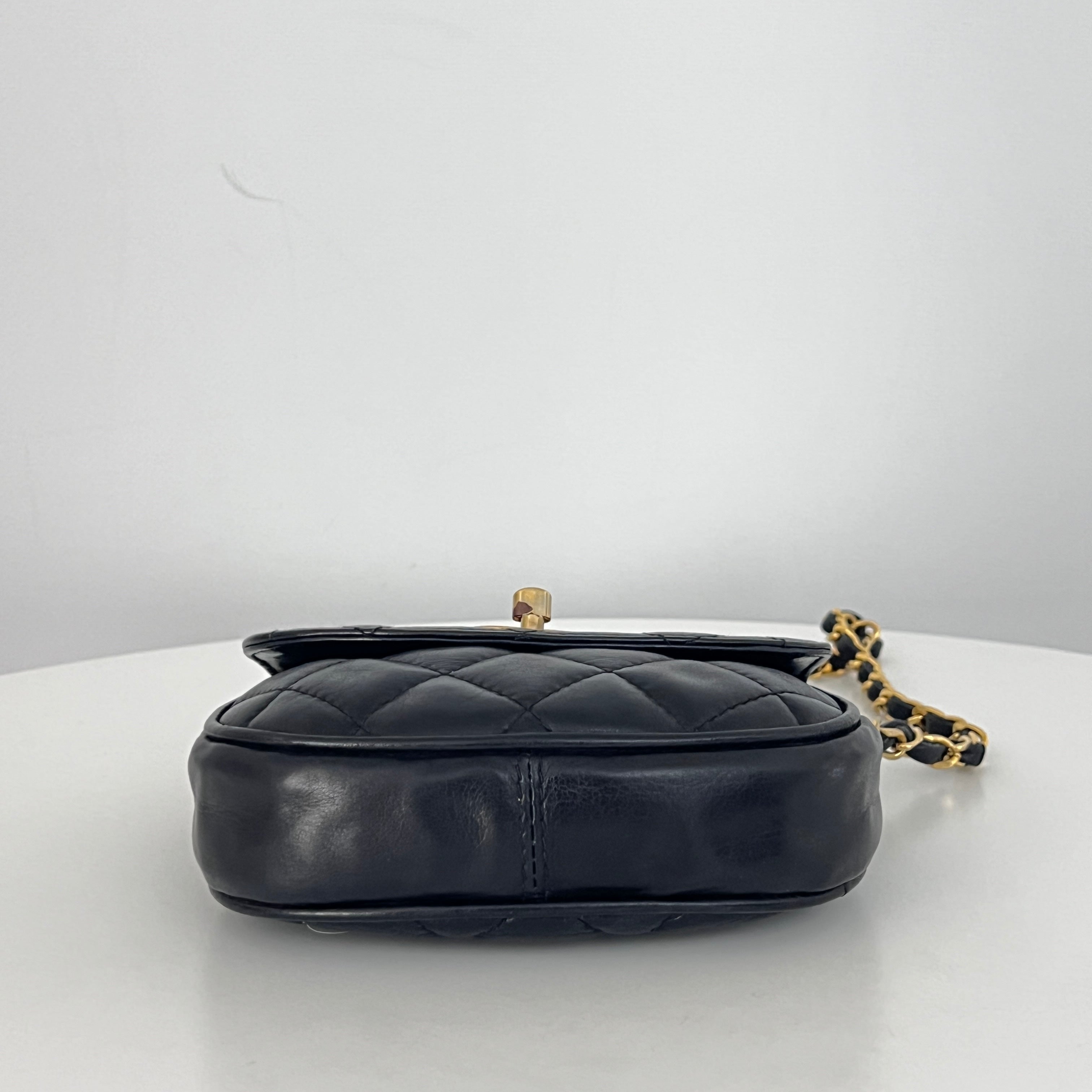 Sac à bandoulière CHANEL Matelassé Chain cuir d'agneau noir vintage 1996-1997