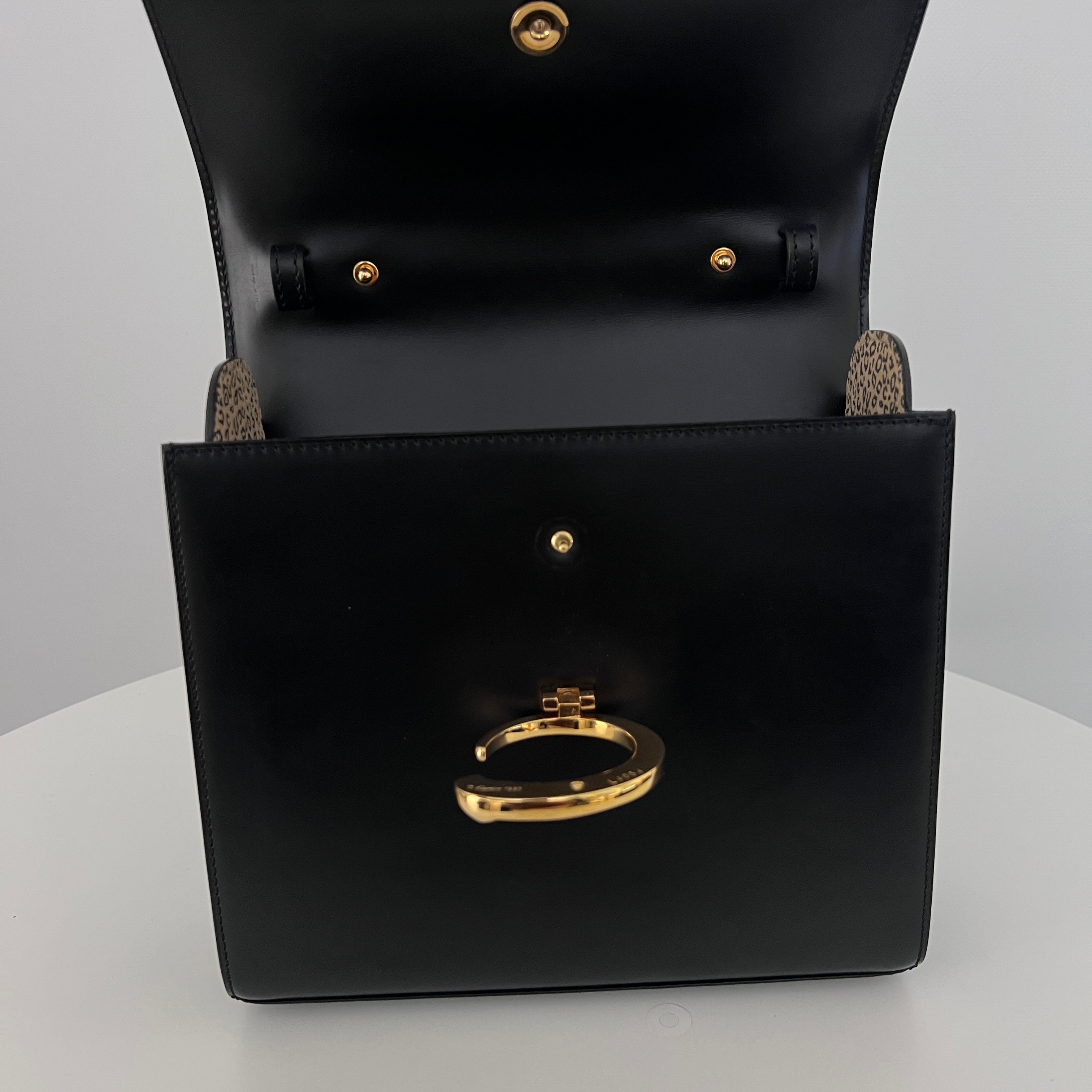 Sac à bandoulière CARTIER Panthère C cuir lisse noir