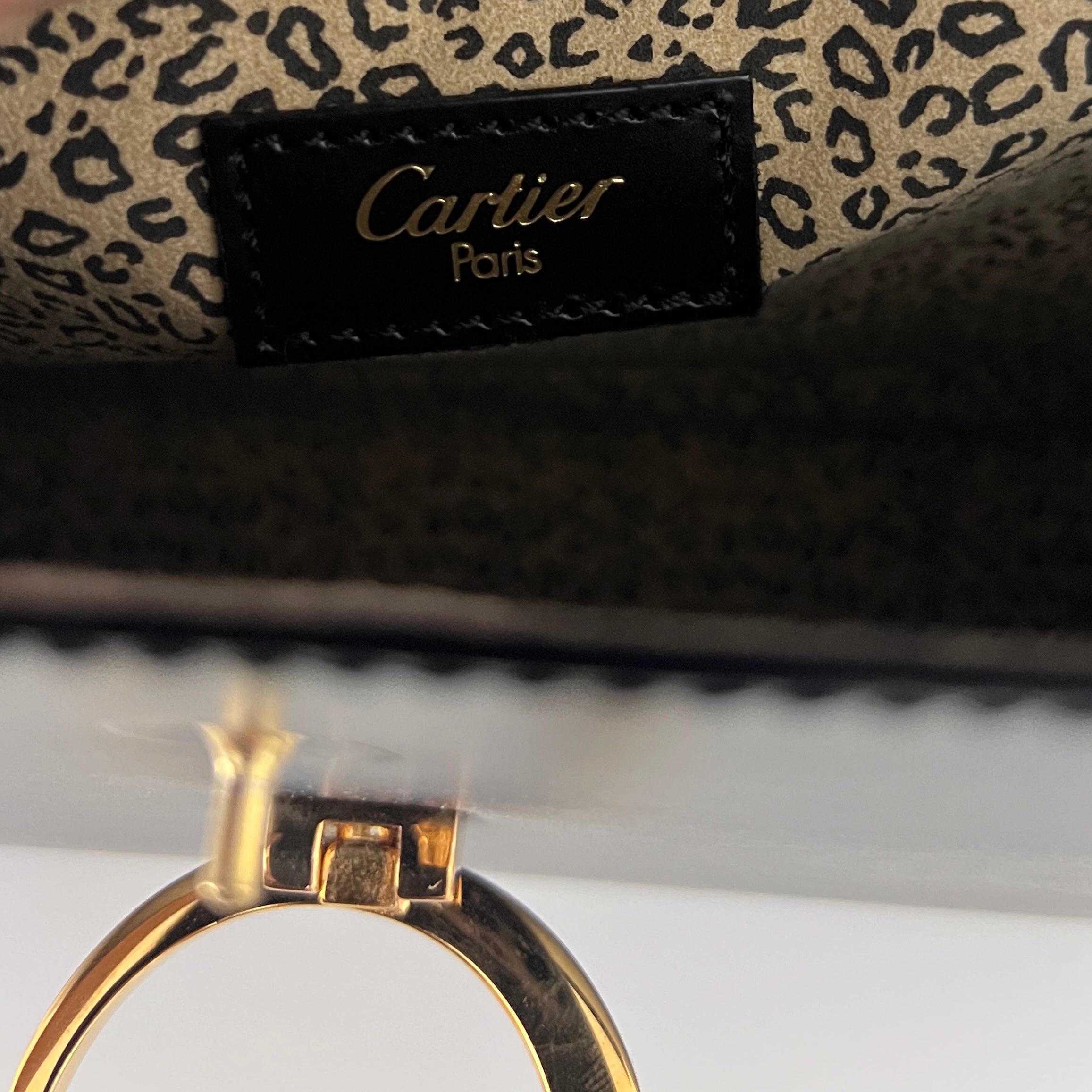 Sac à bandoulière CARTIER Panthère C cuir lisse noir